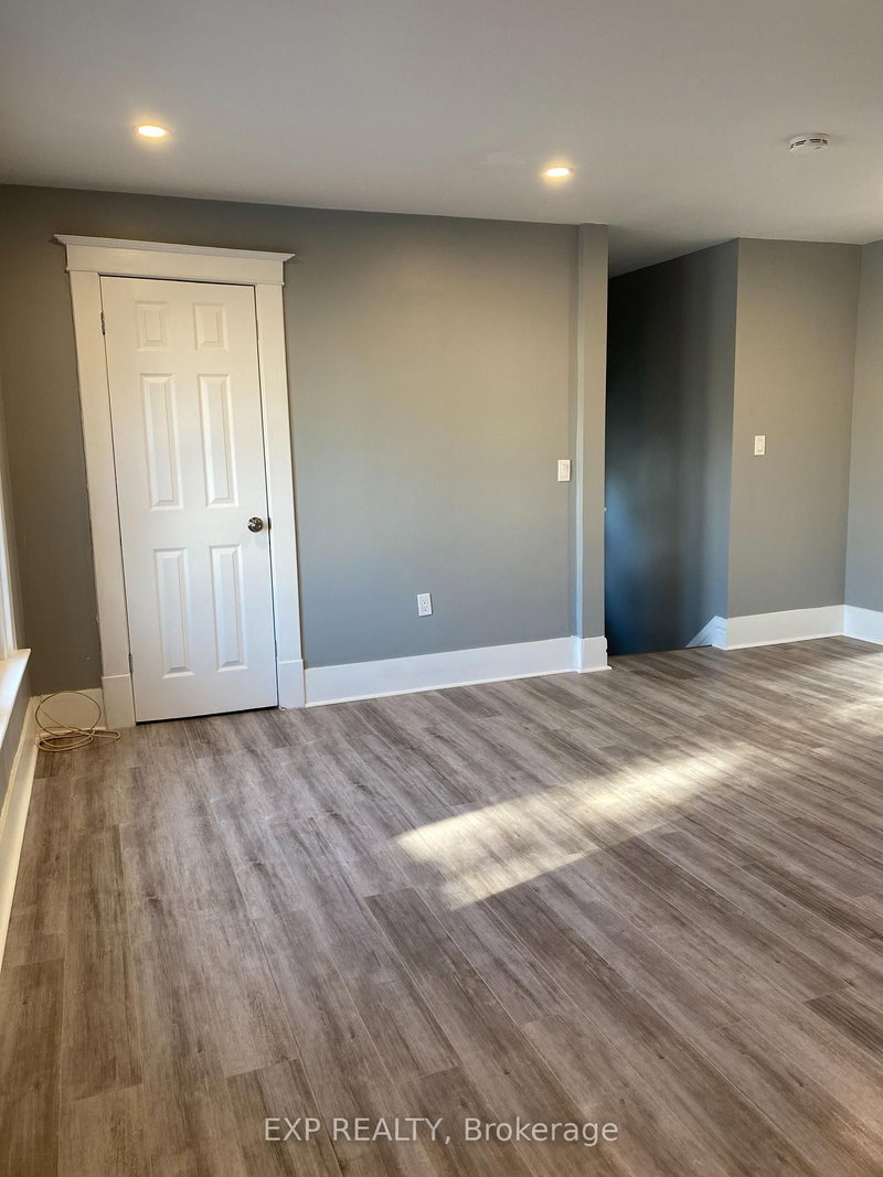 UPPER LEVEL - 104 Lowell Avenue