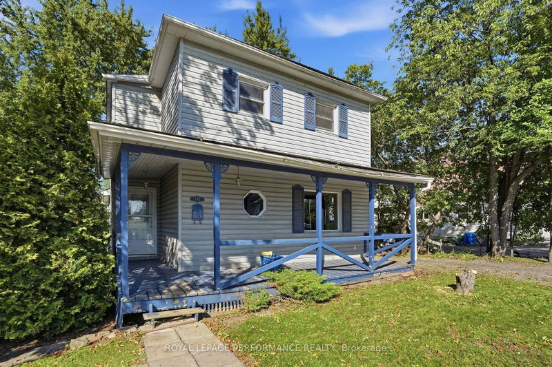 131 Nelson Street E