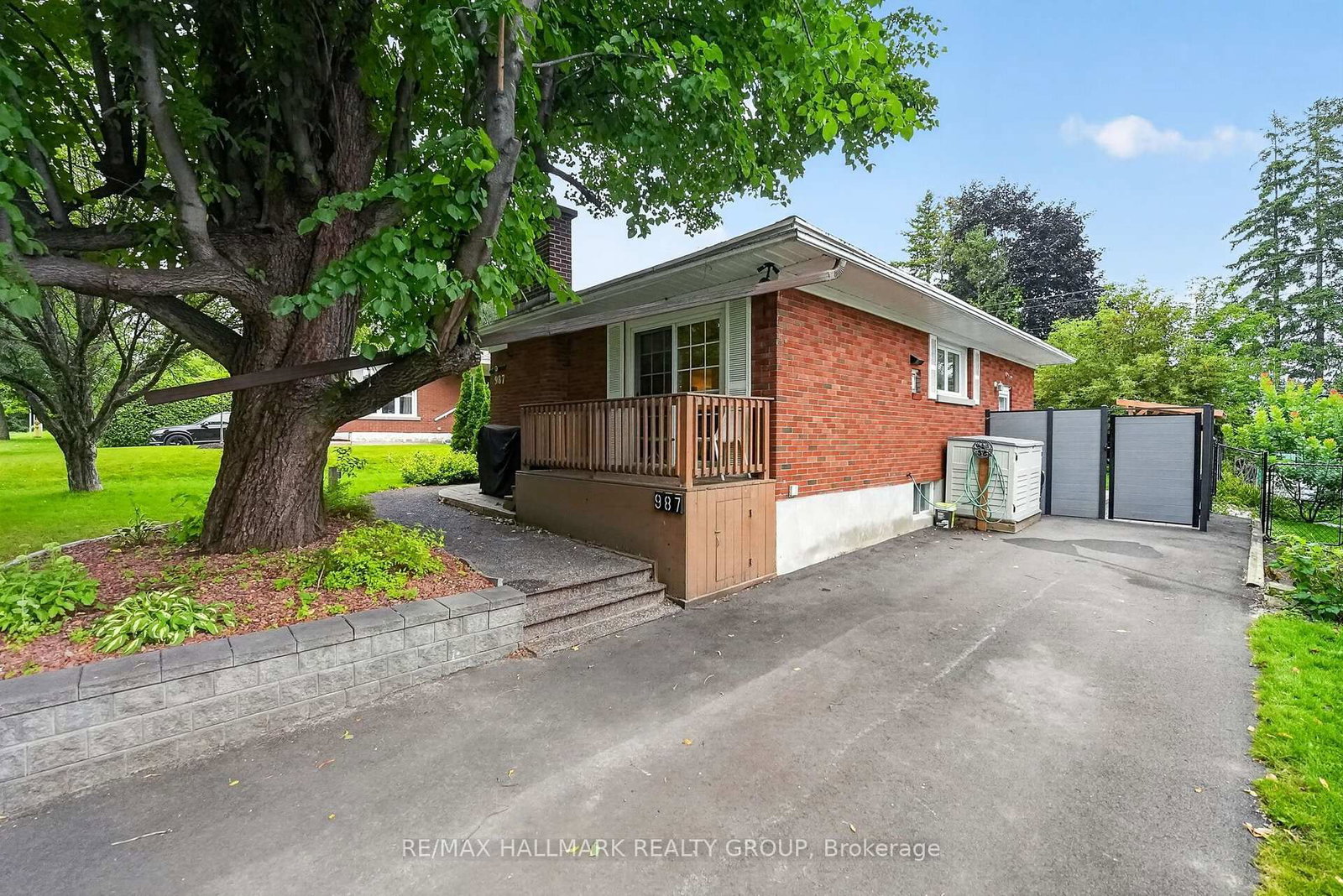 987 Neville Street • Ottawa, ON photo 3