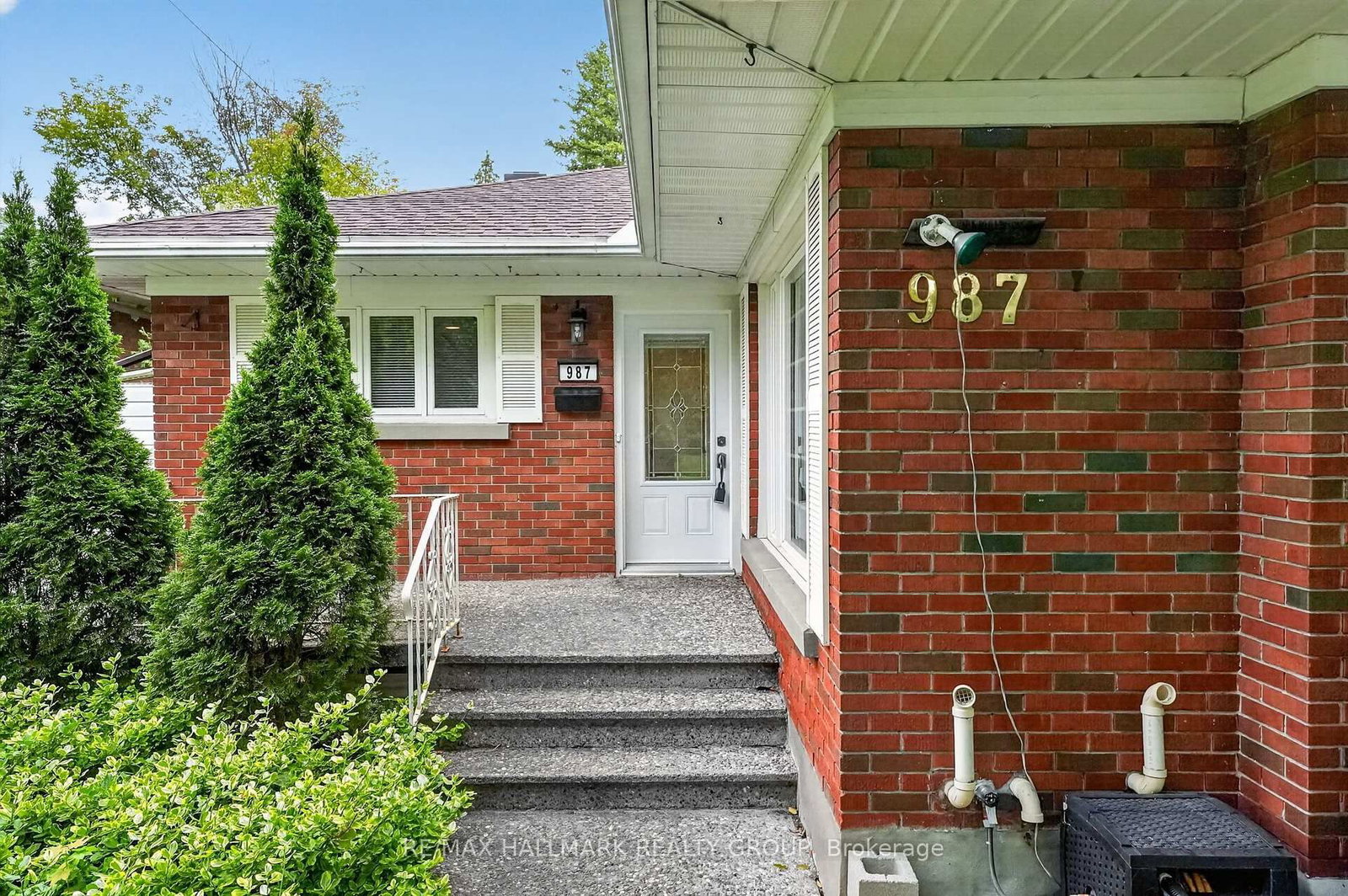 987 Neville Street • Ottawa, ON photo 4