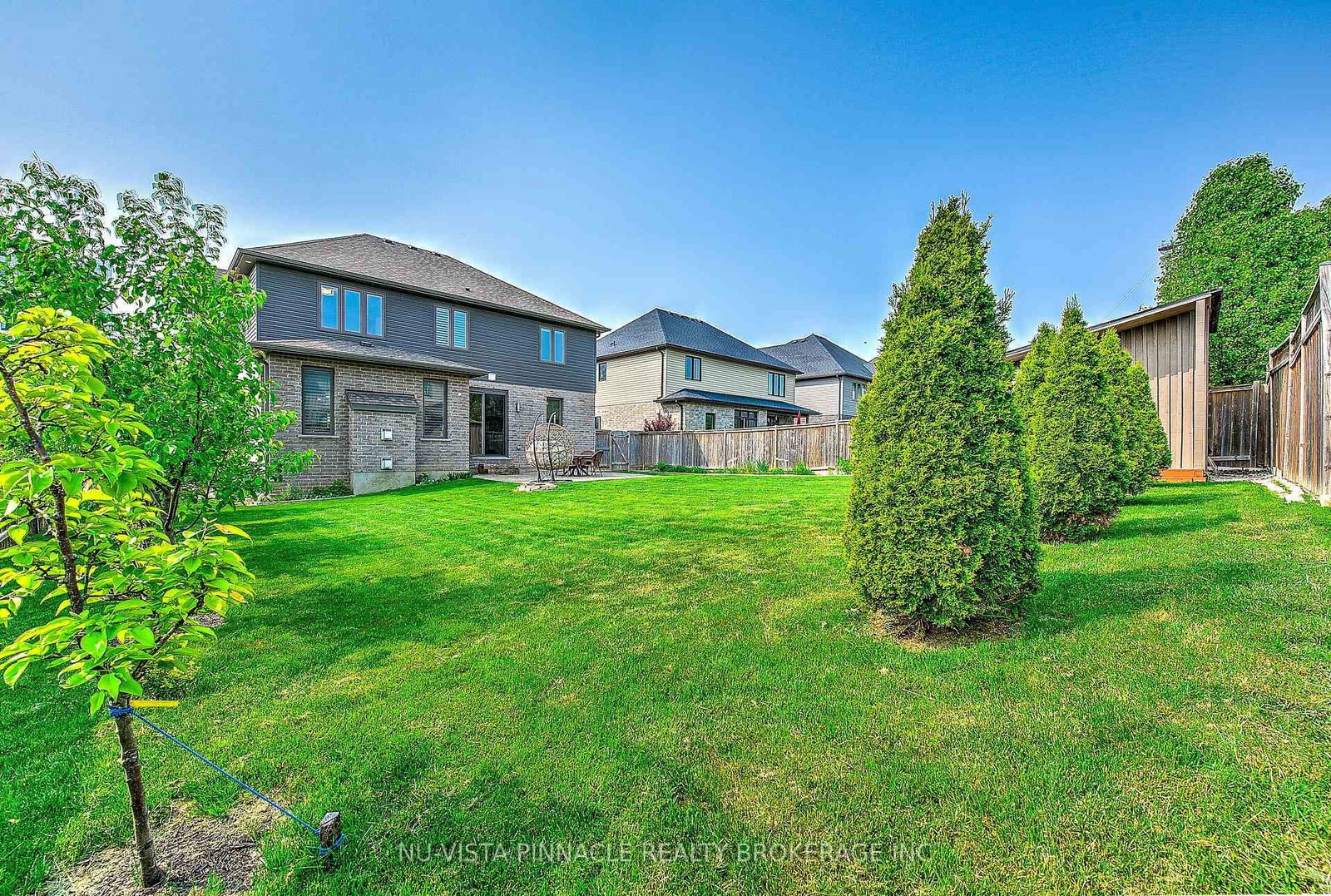 738 Hickoryridge Common • London North, ON photo 48