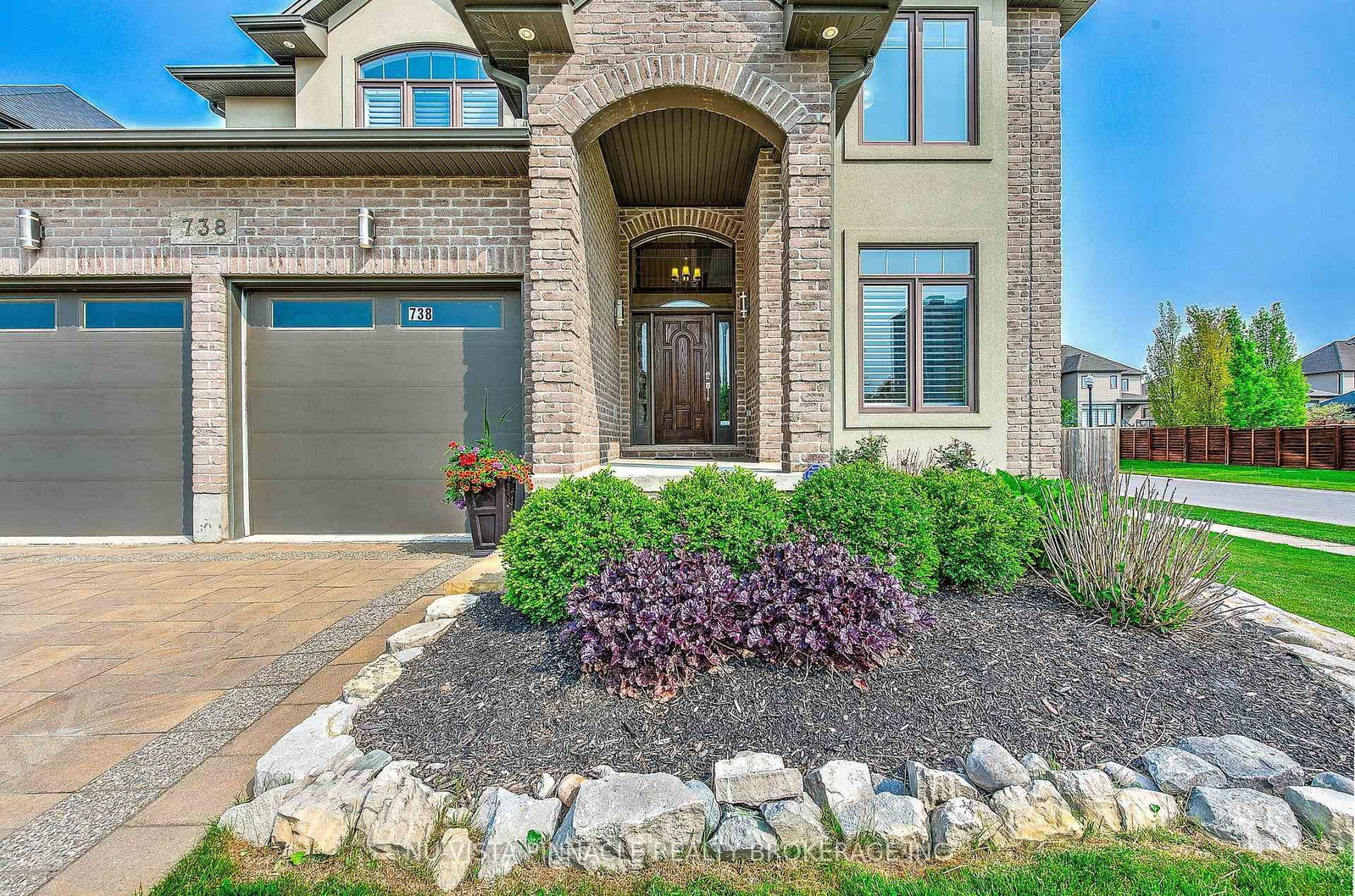 738 Hickoryridge Common • London North, ON photo 5
