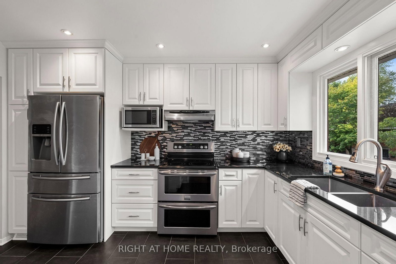 9 Marco Lane • Ottawa, ON photo 10