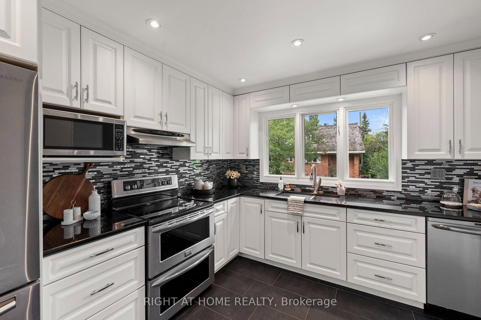 9 Marco Lane • Ottawa, ON photo 8