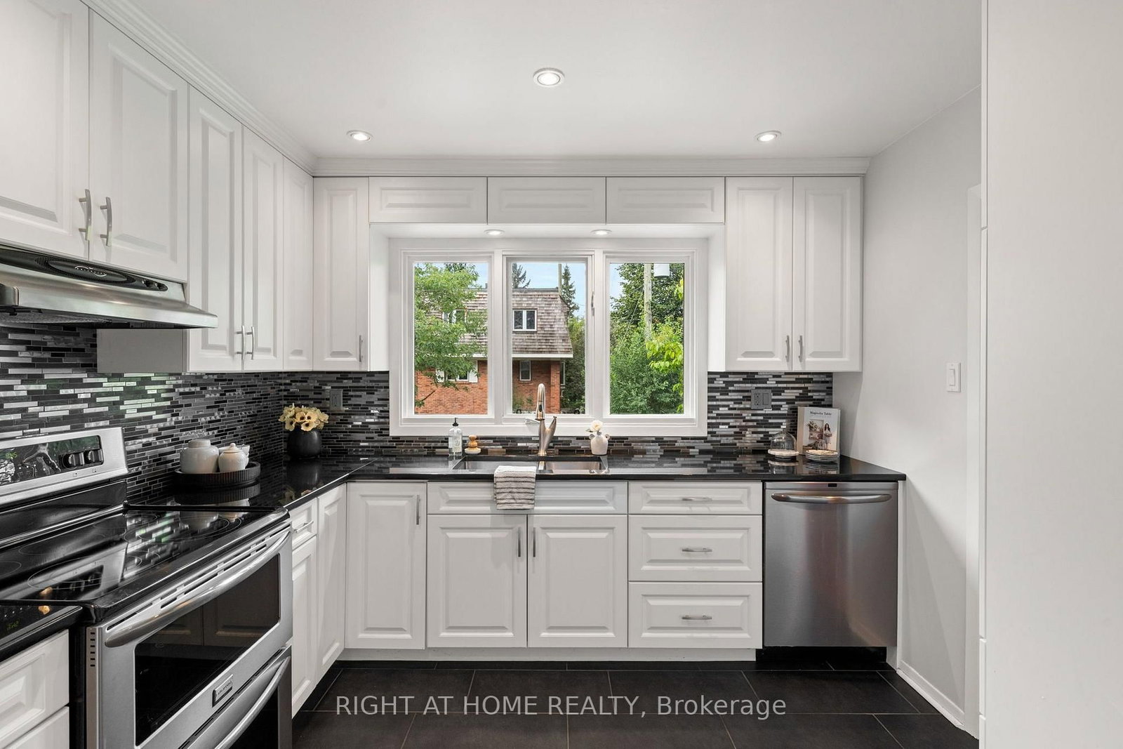 9 Marco Lane • Ottawa, ON photo 9