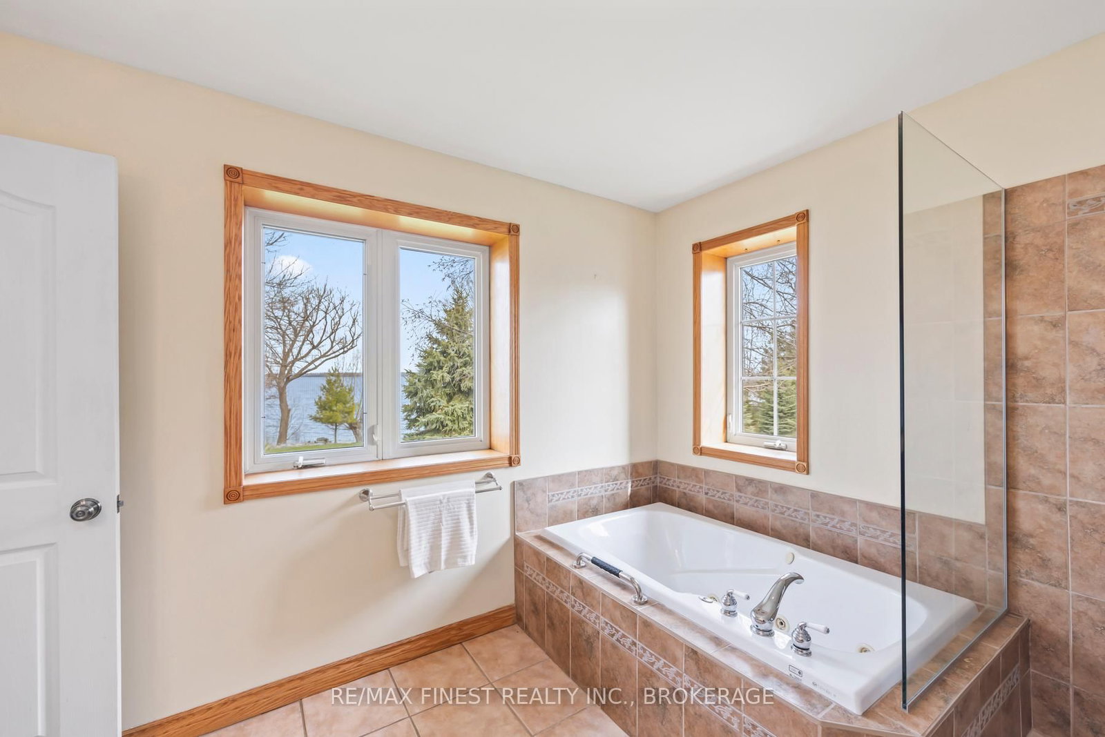 2800 Front Road • Stella, ON photo 23