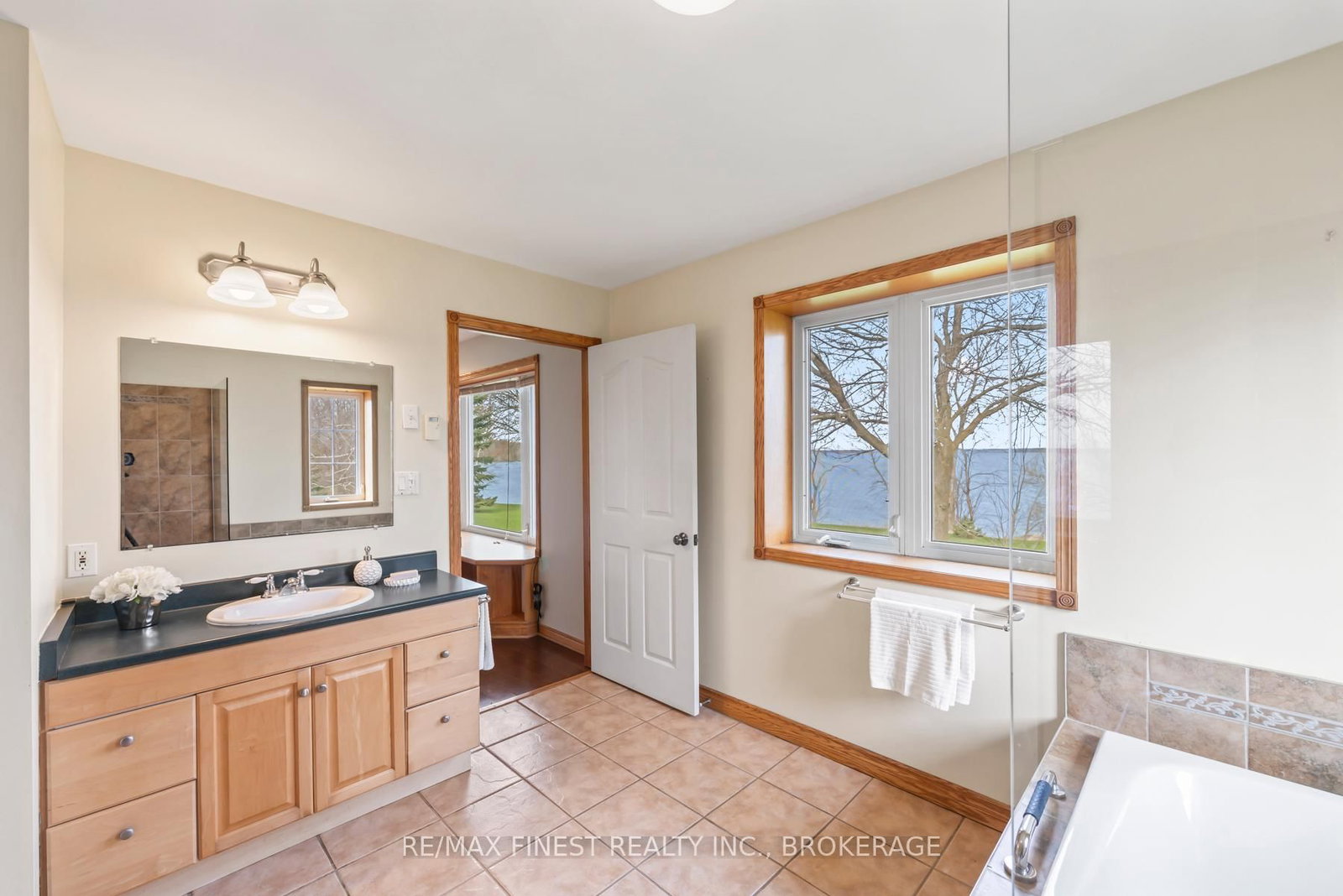 2800 Front Road • Stella, ON photo 24