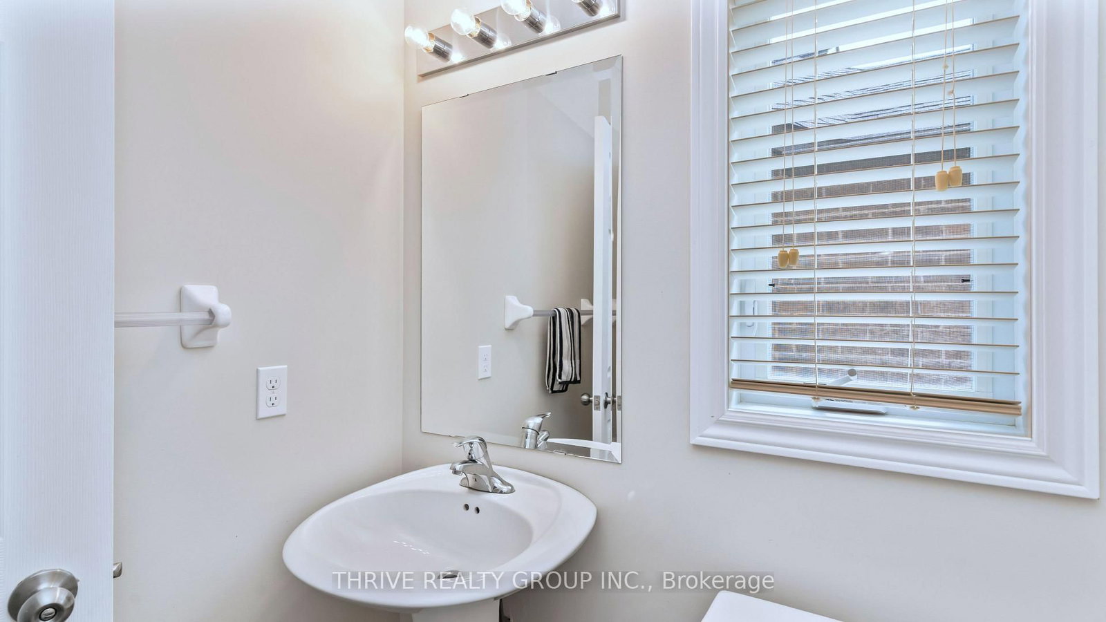 2695 Foxbend Link • London North, ON photo 12