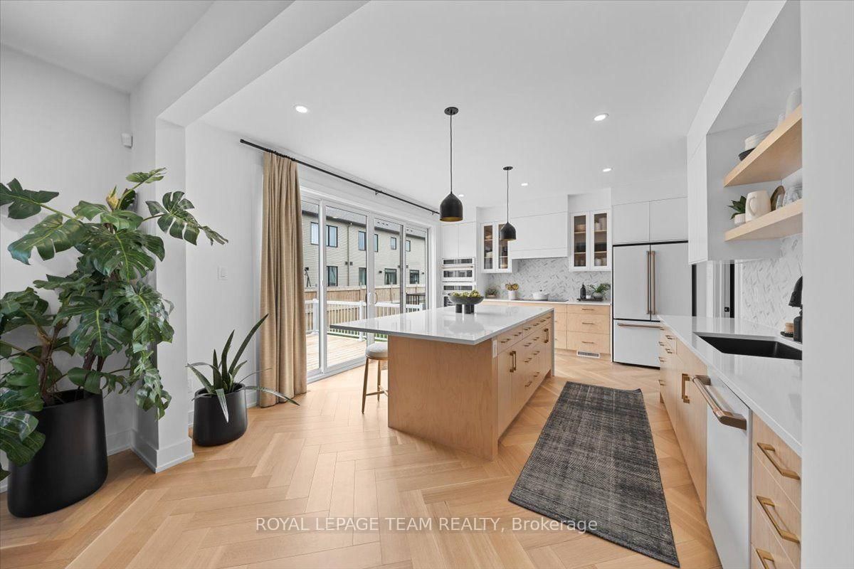 6021 Homecraft Street • Richmond, ON photo 13