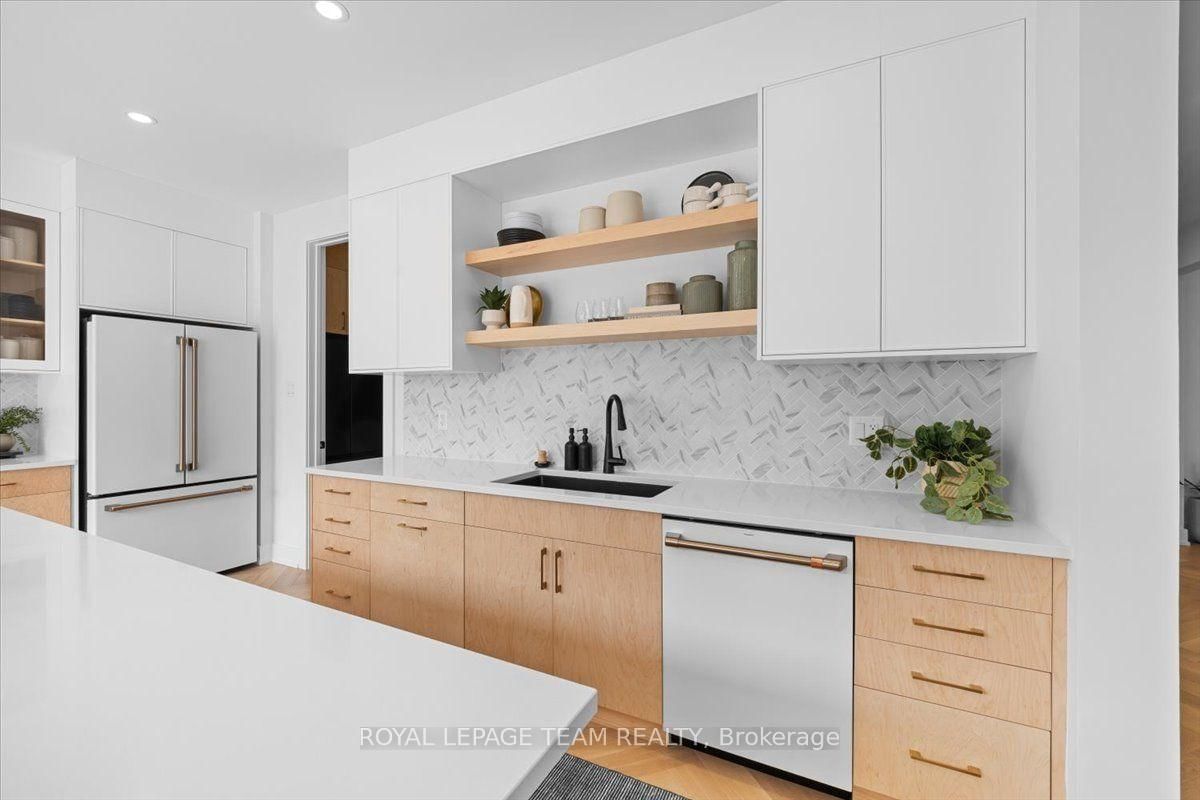 6021 Homecraft Street • Richmond, ON photo 14