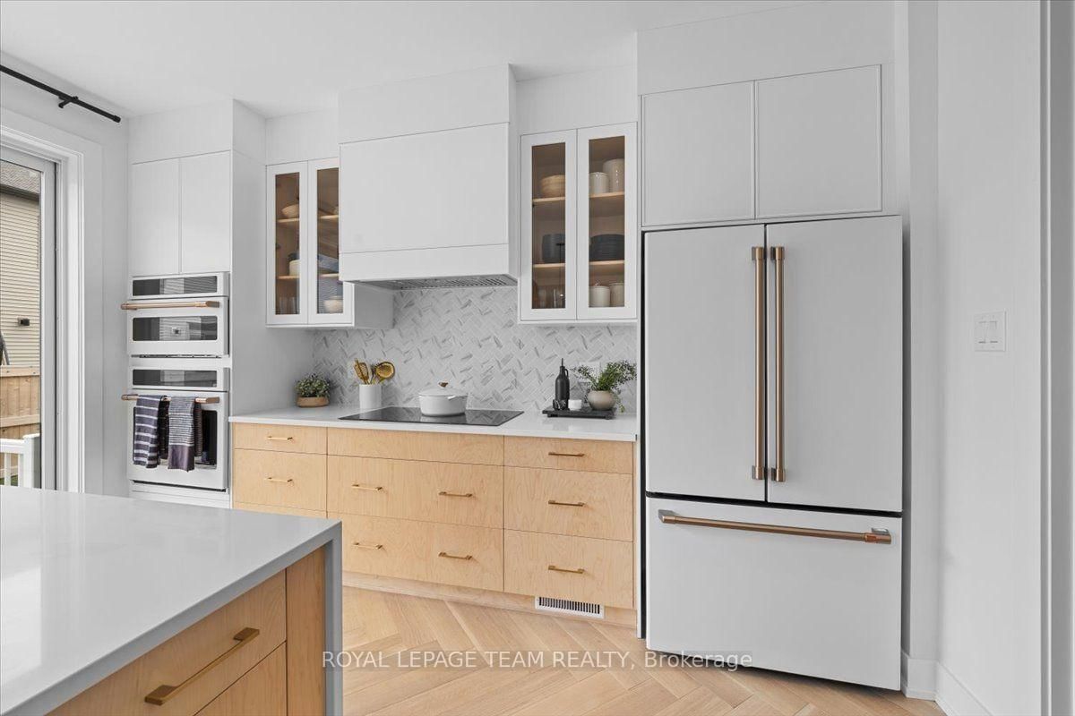 6021 Homecraft Street • Richmond, ON photo 15