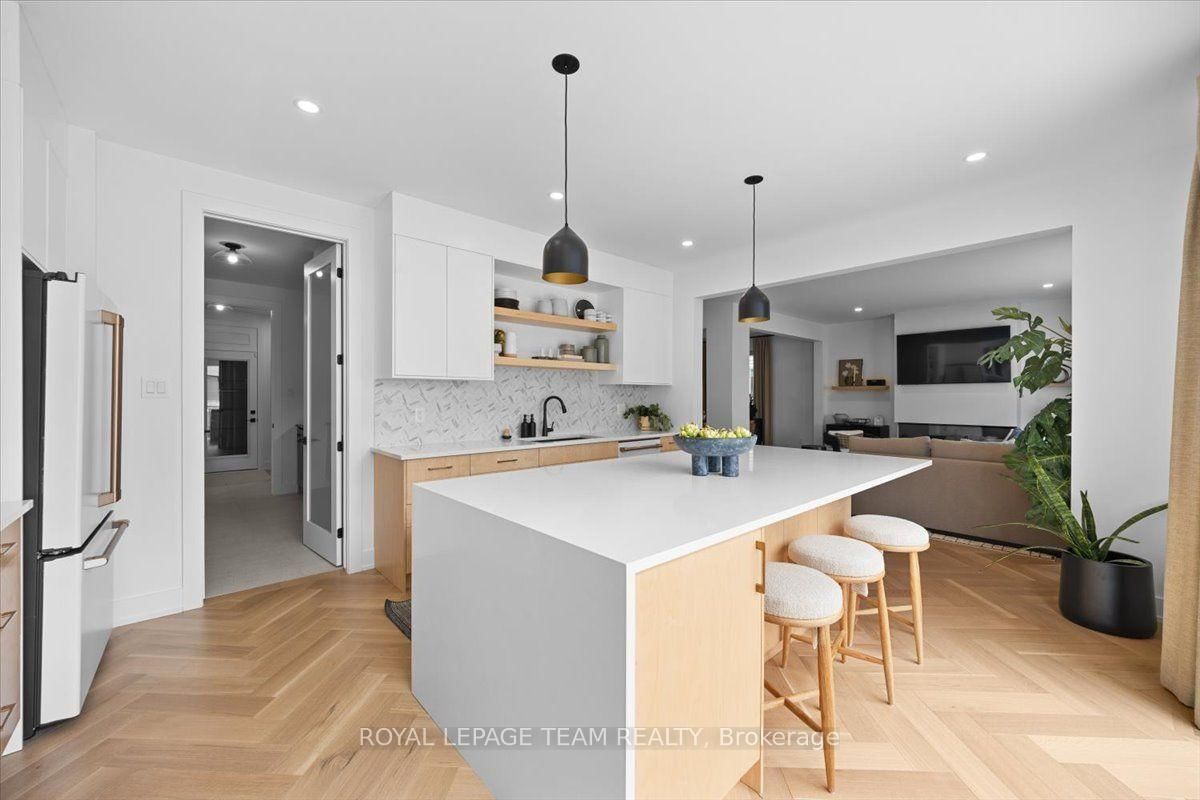 6021 Homecraft Street • Richmond, ON photo 16