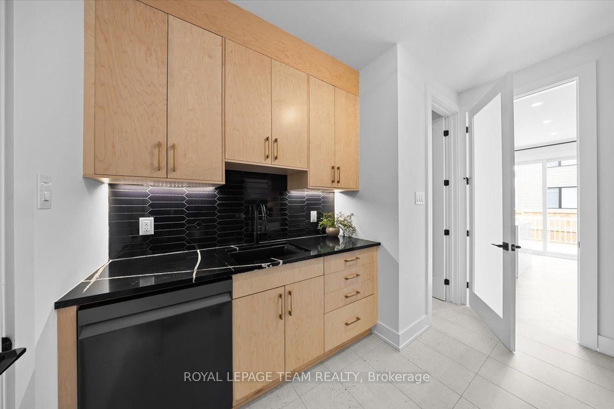 6021 Homecraft Street • Richmond, ON photo 20