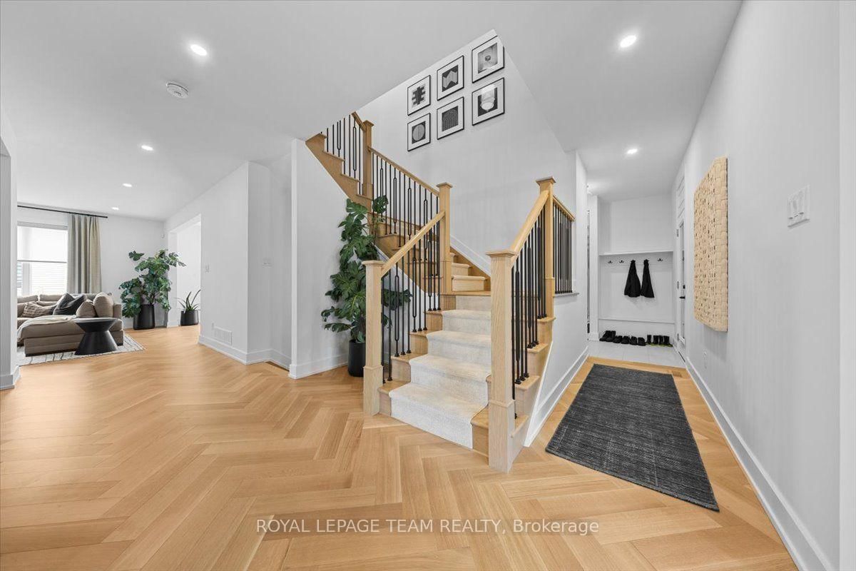 6021 Homecraft Street • Richmond, ON photo 21