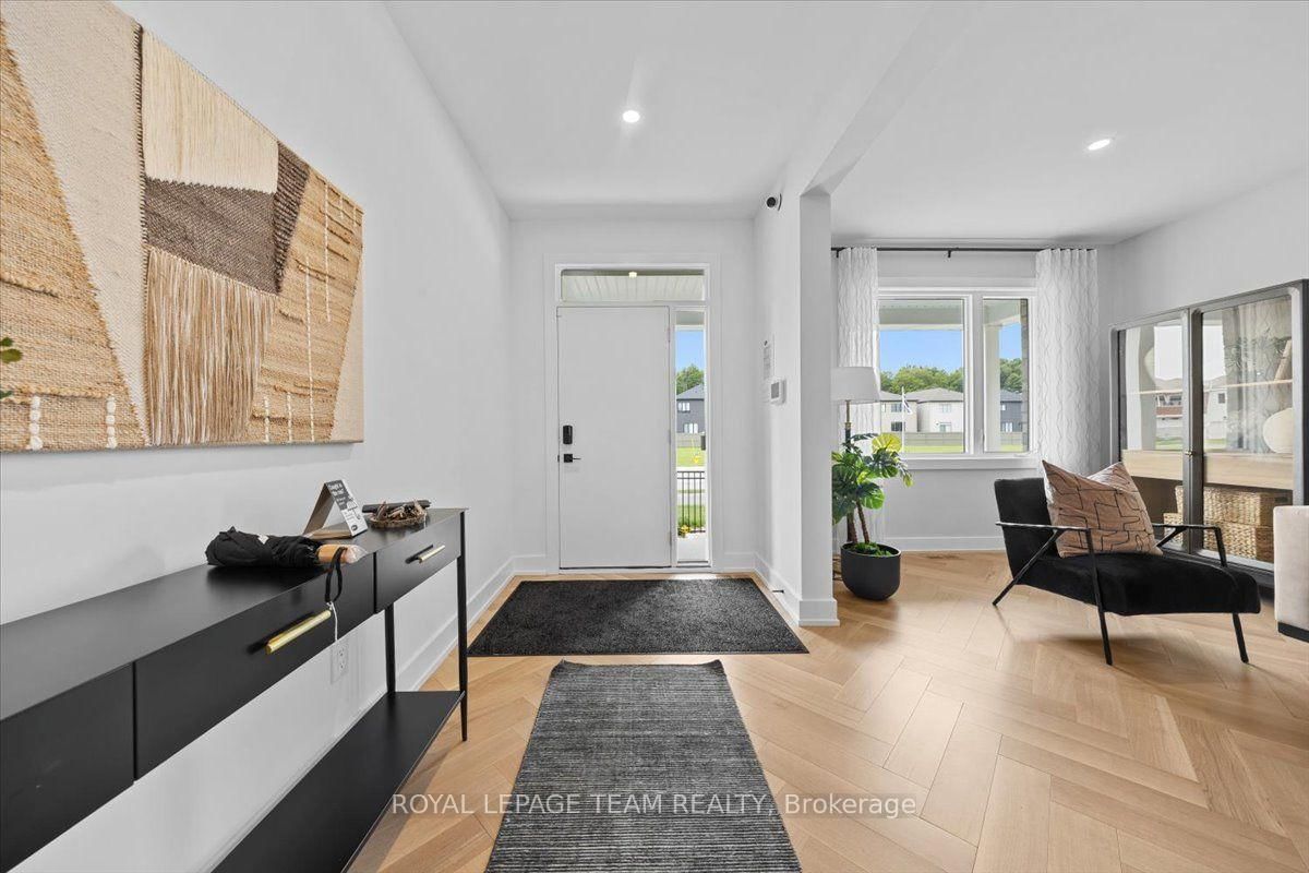 6021 Homecraft Street • Richmond, ON photo 5