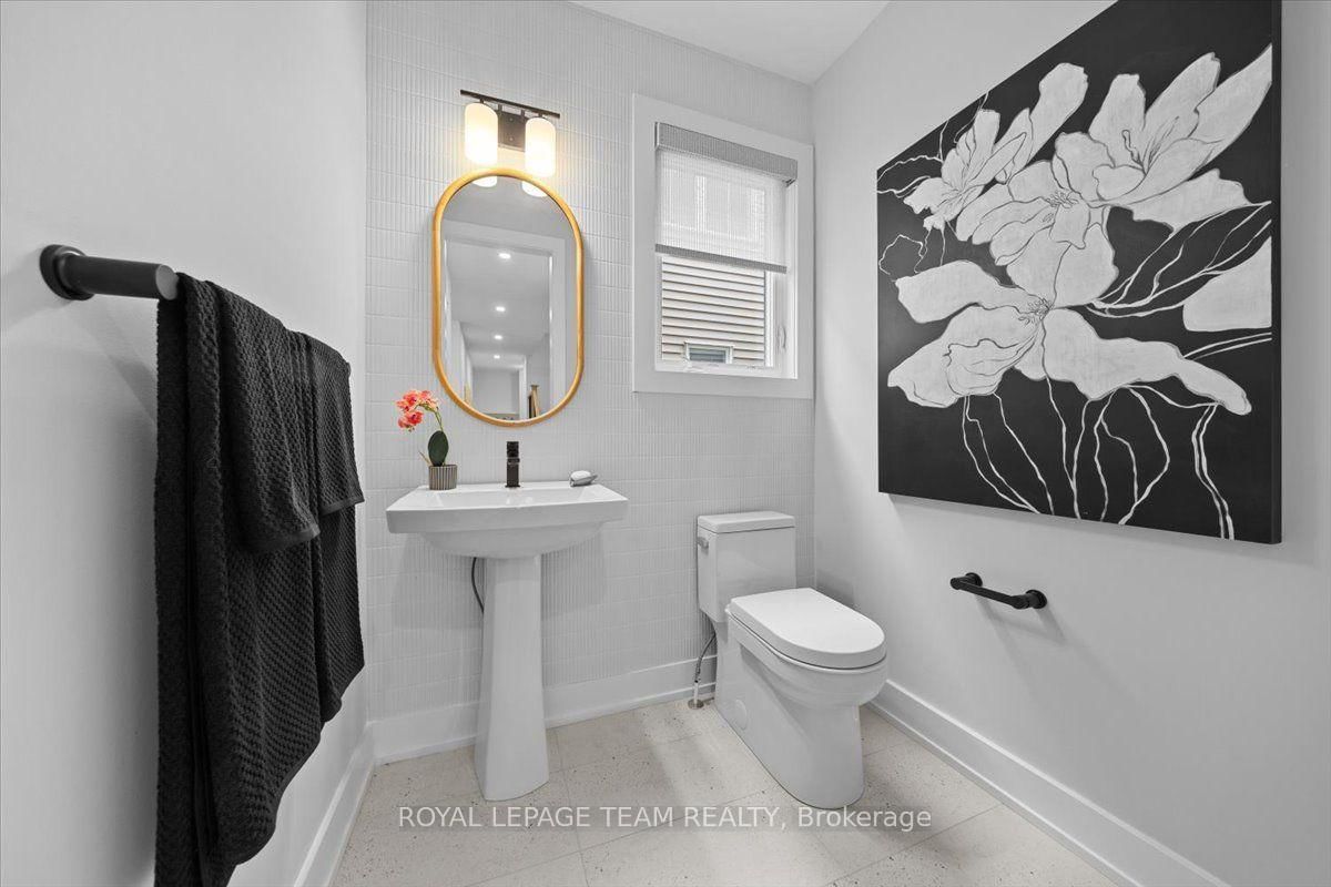 6021 Homecraft Street • Richmond, ON photo 8