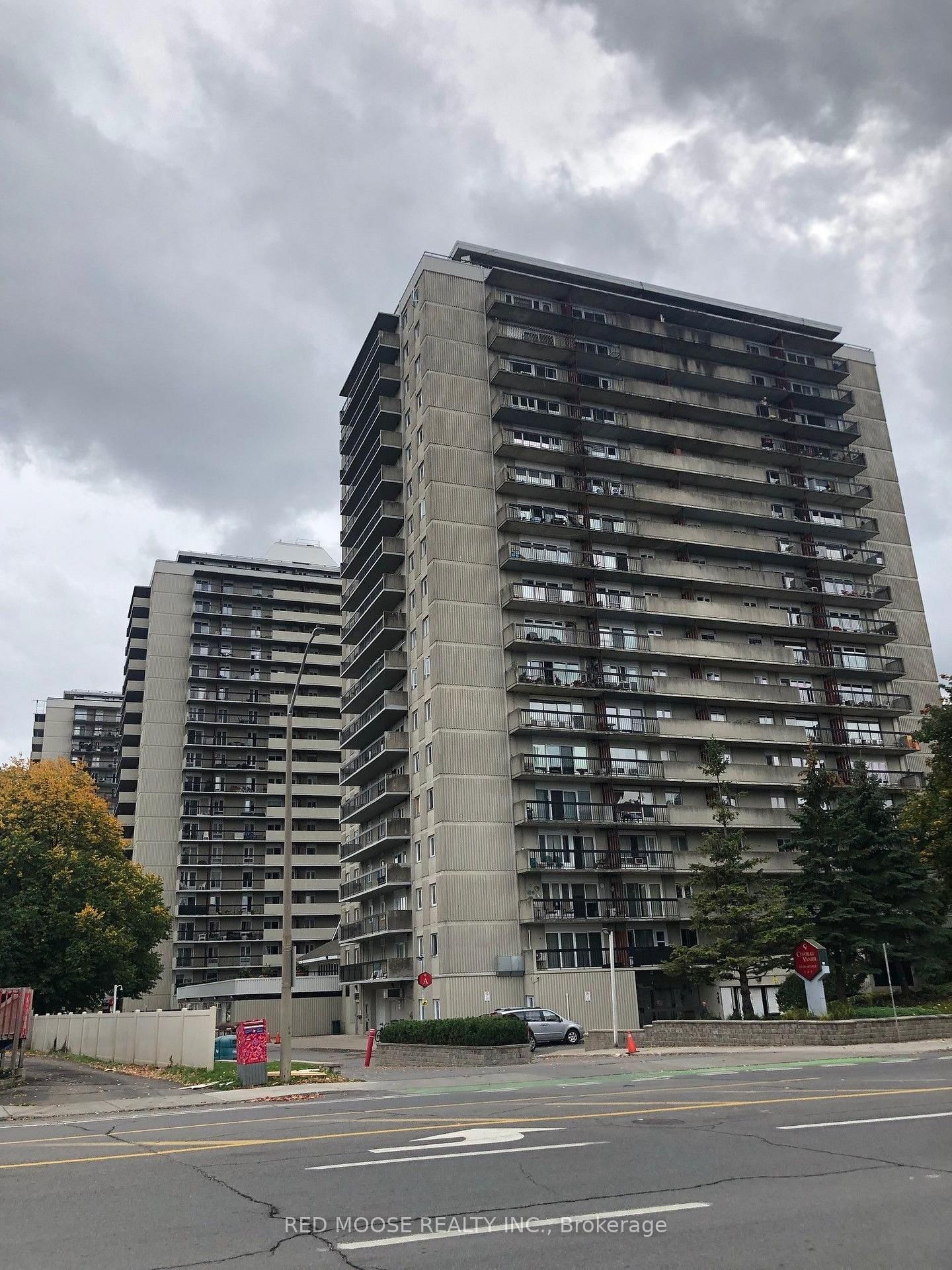 Front view of 706-158 B Mcarthur Avenue, Ottawa