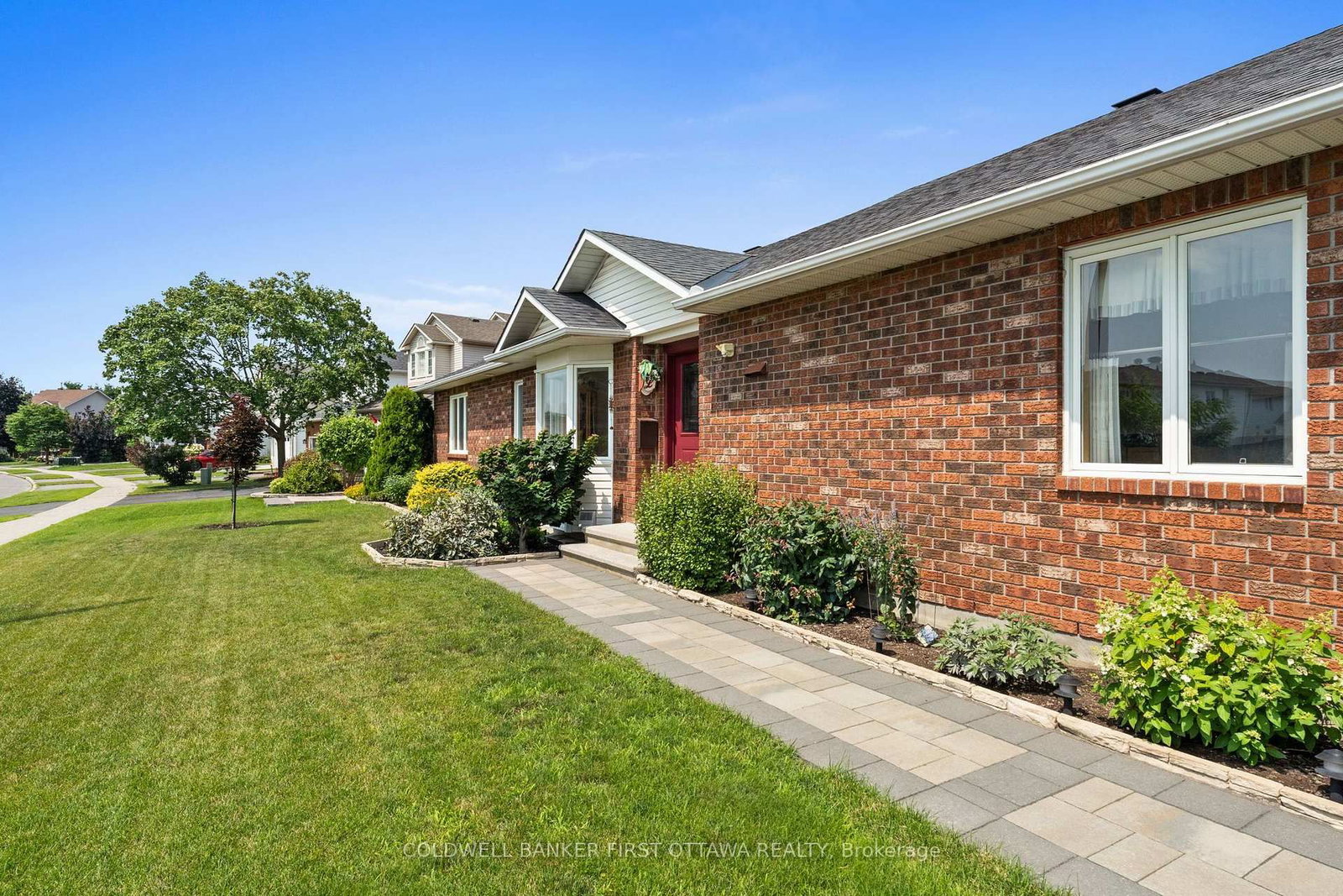 1170 Ambercrest Street • Ottawa, ON photo 3