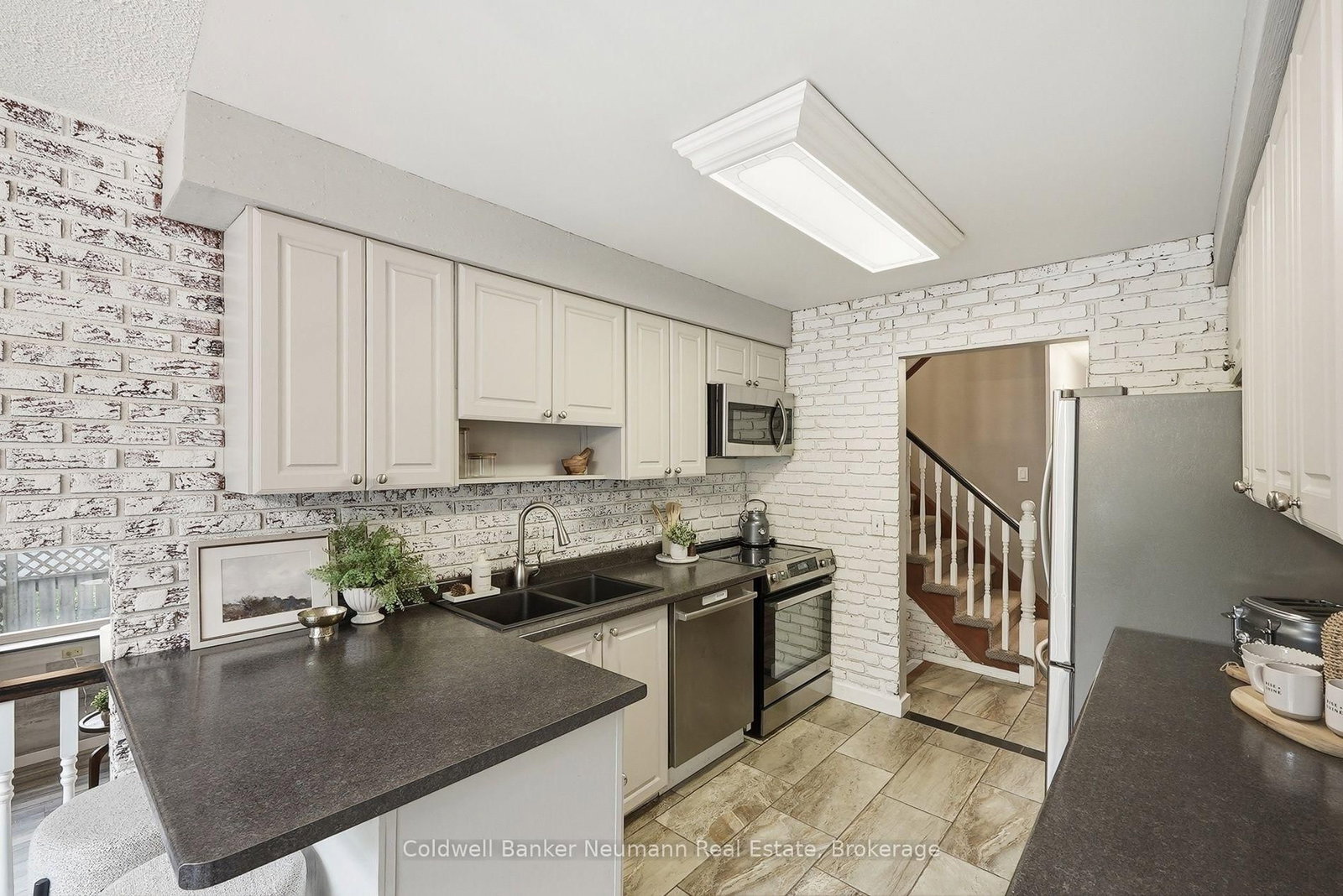 8 Pickwick Place • Guelph, ON photo 14