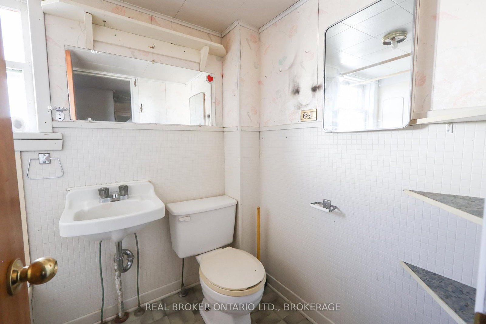 407 Montreal Road • Cornwall, ON photo 11