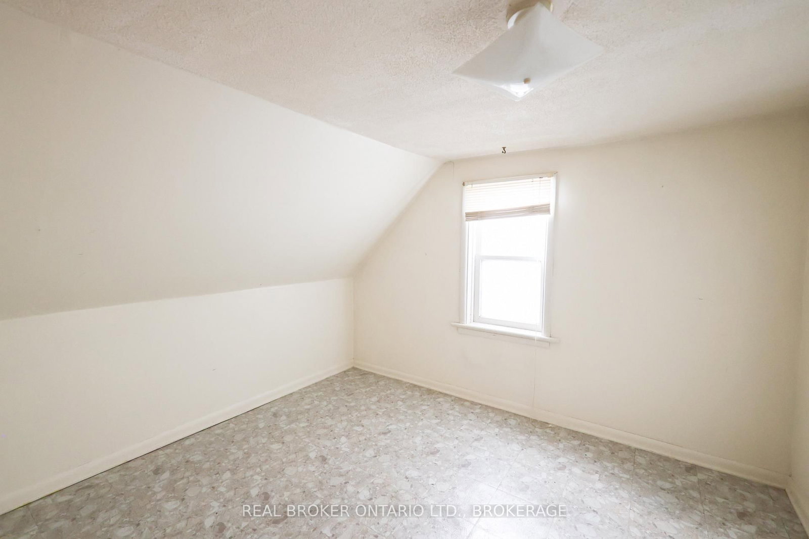 407 Montreal Road • Cornwall, ON photo 14