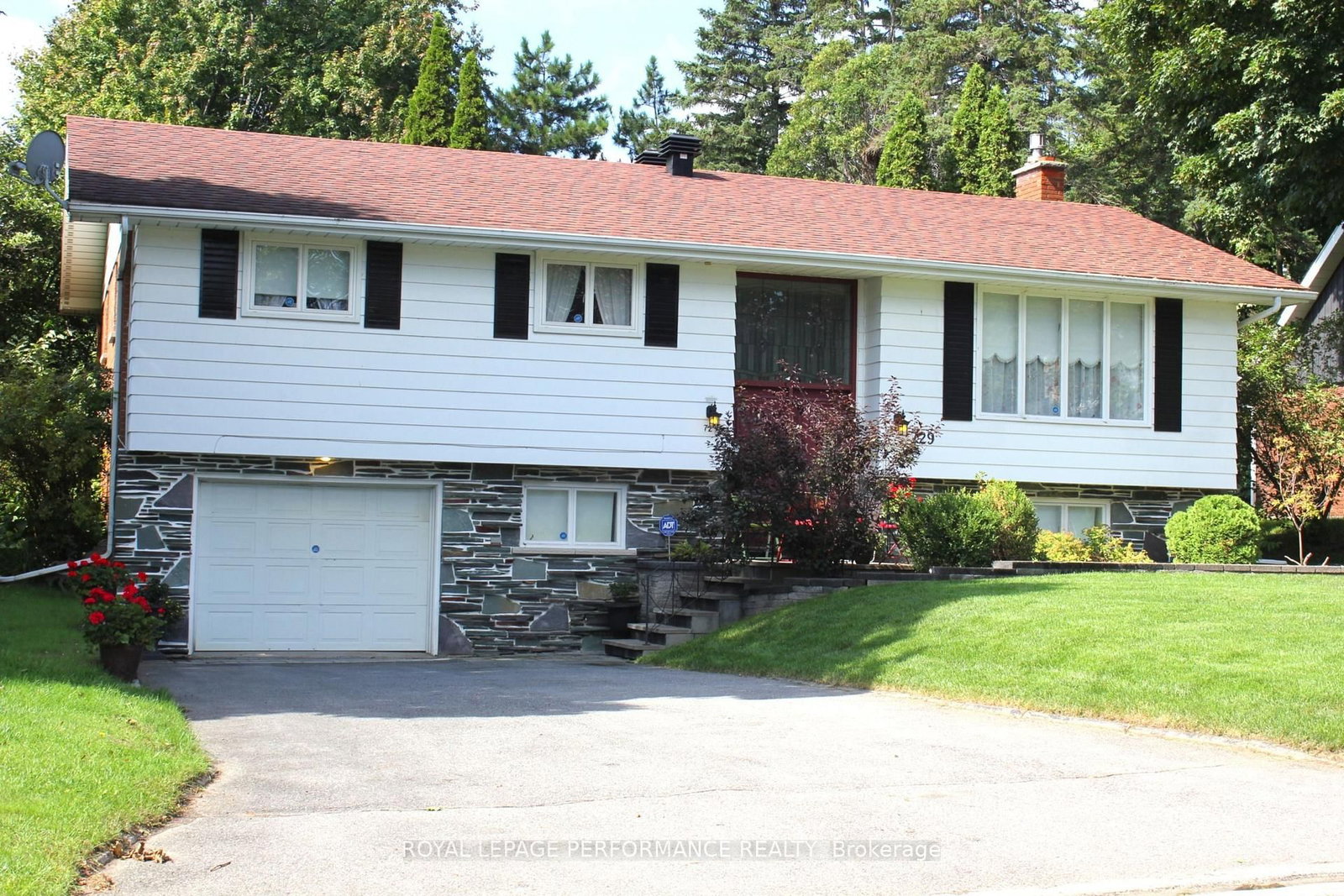 729 Iroquois Drive • Cornwall, ON photo 1