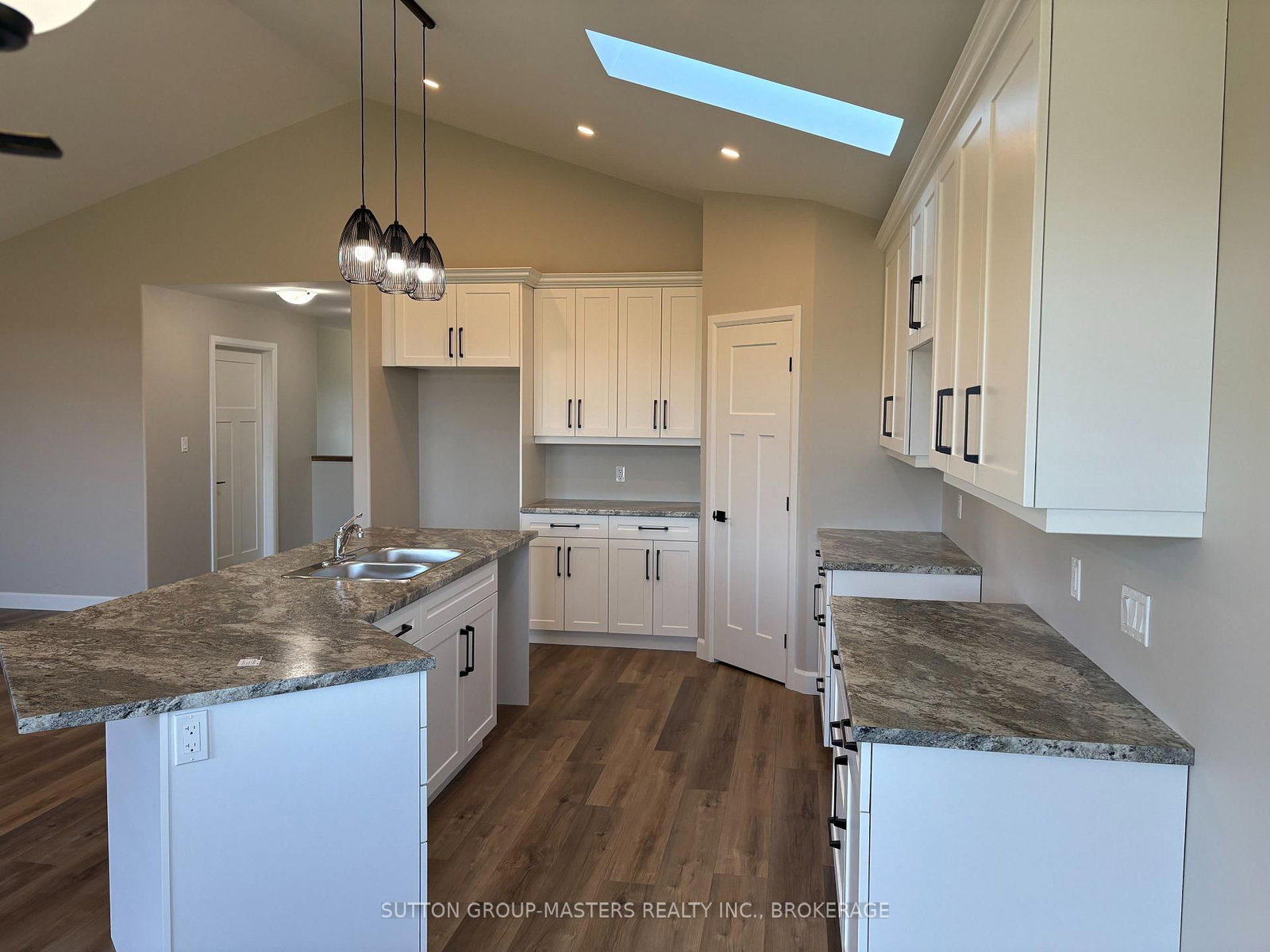 812 Windermere Drive • Kingston, ON photo 4