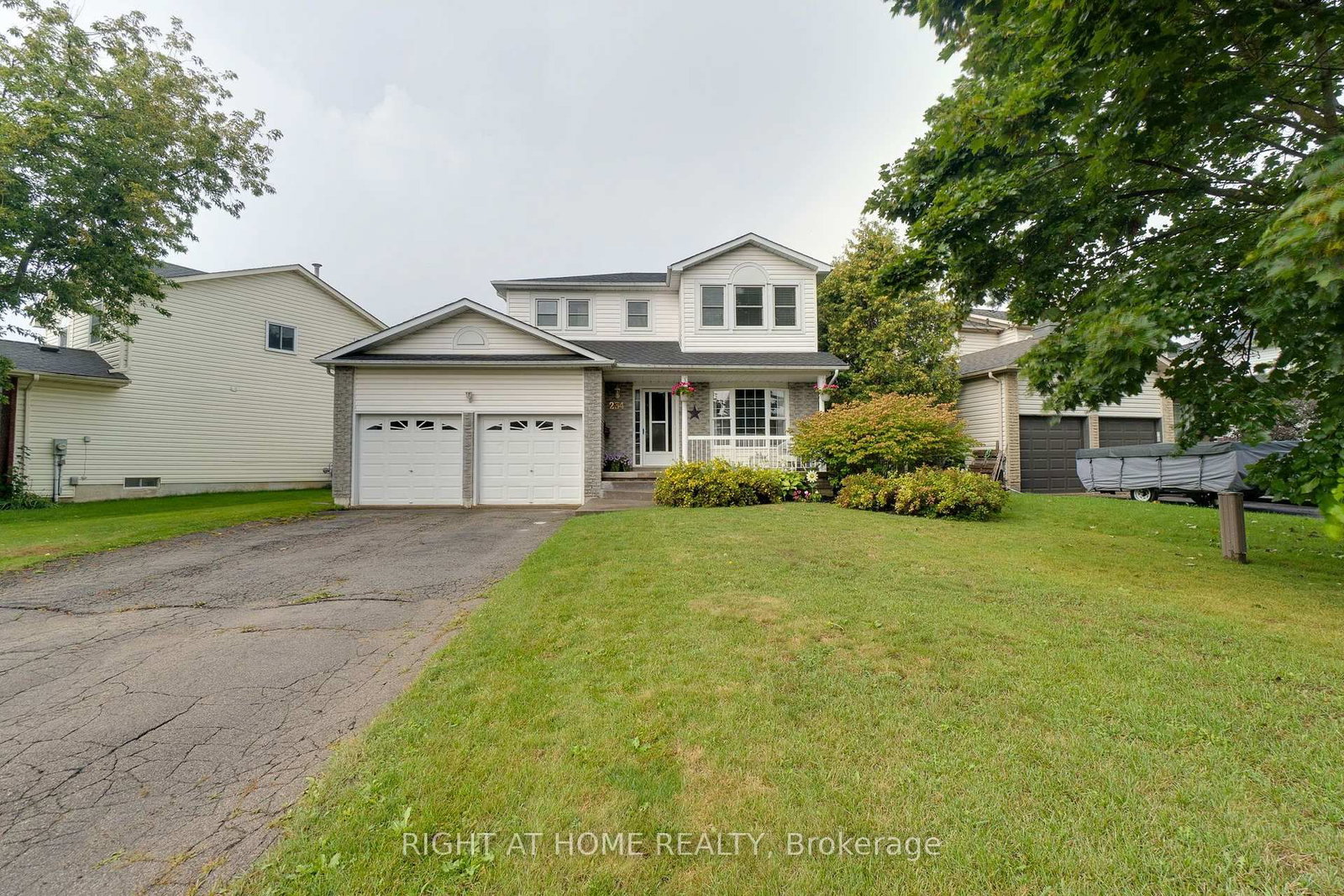 234 Philip Court W • Centre Wellington, ON photo 2