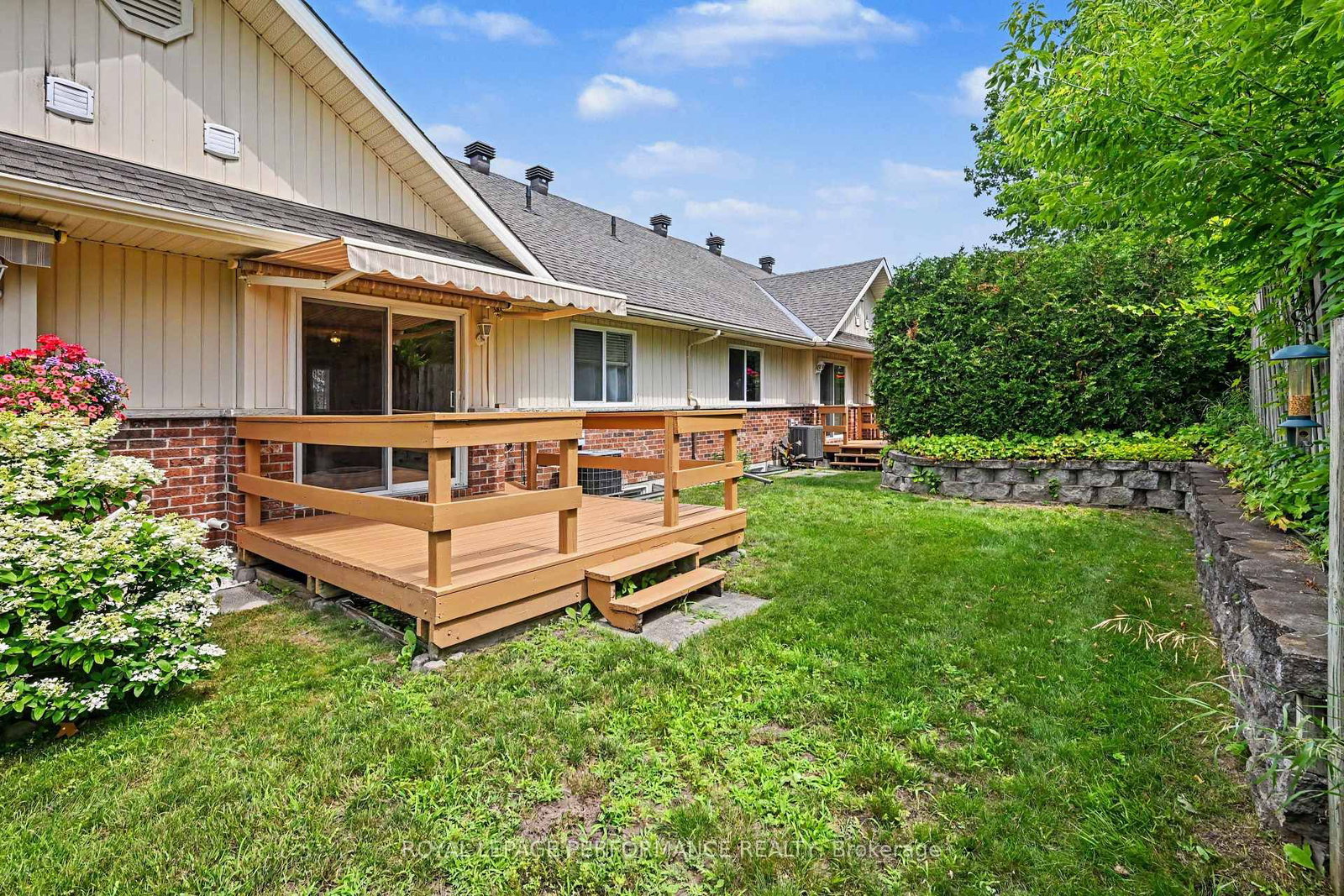 18 Daphne Crescent • Ottawa, ON photo 10