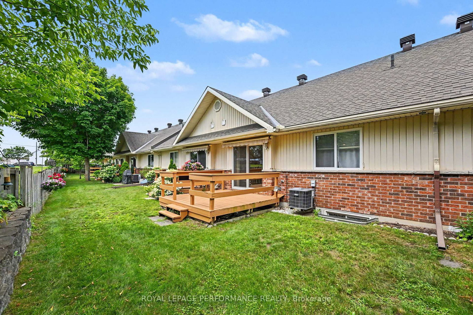 18 Daphne Crescent • Ottawa, ON photo 11
