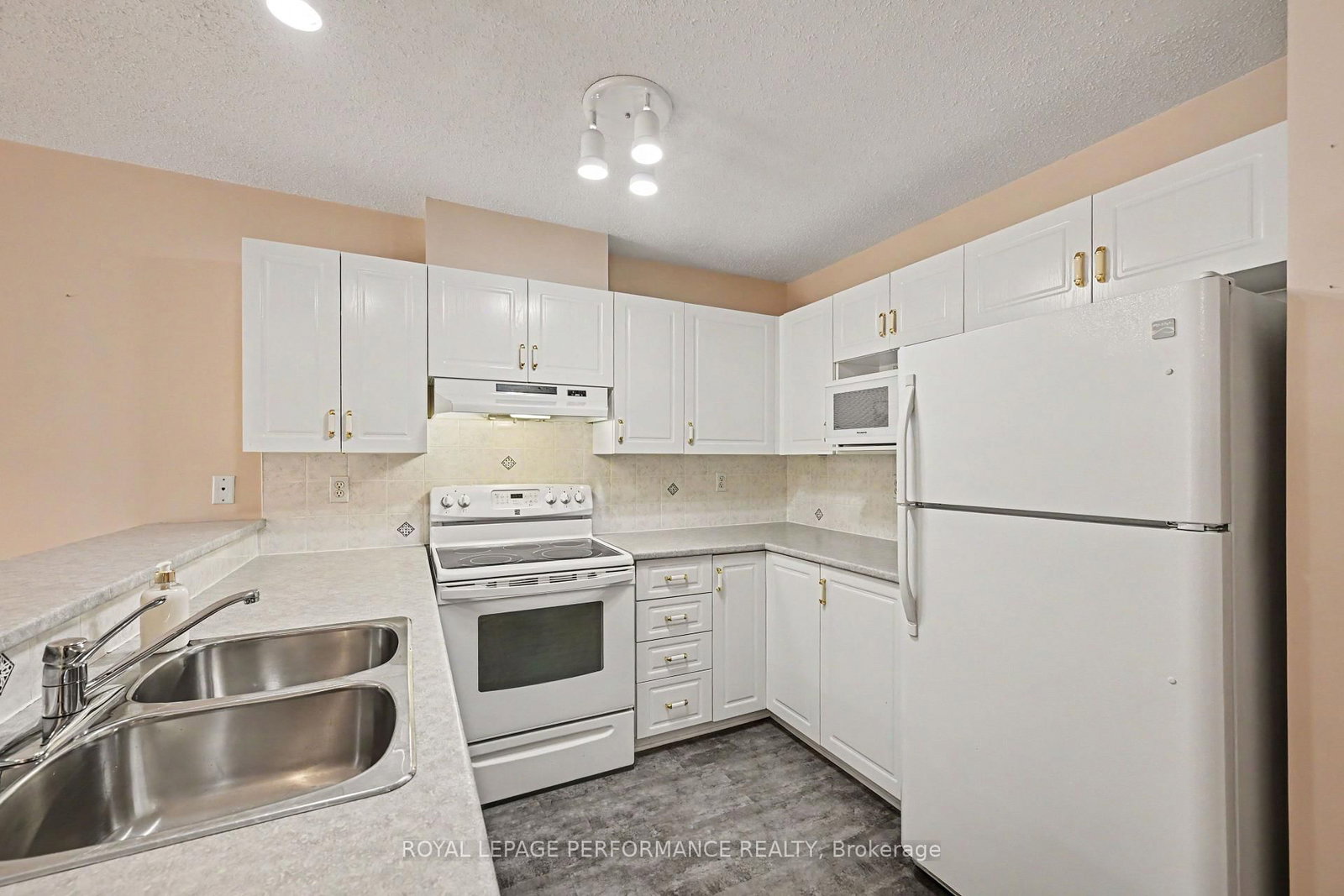 18 Daphne Crescent • Ottawa, ON photo 12