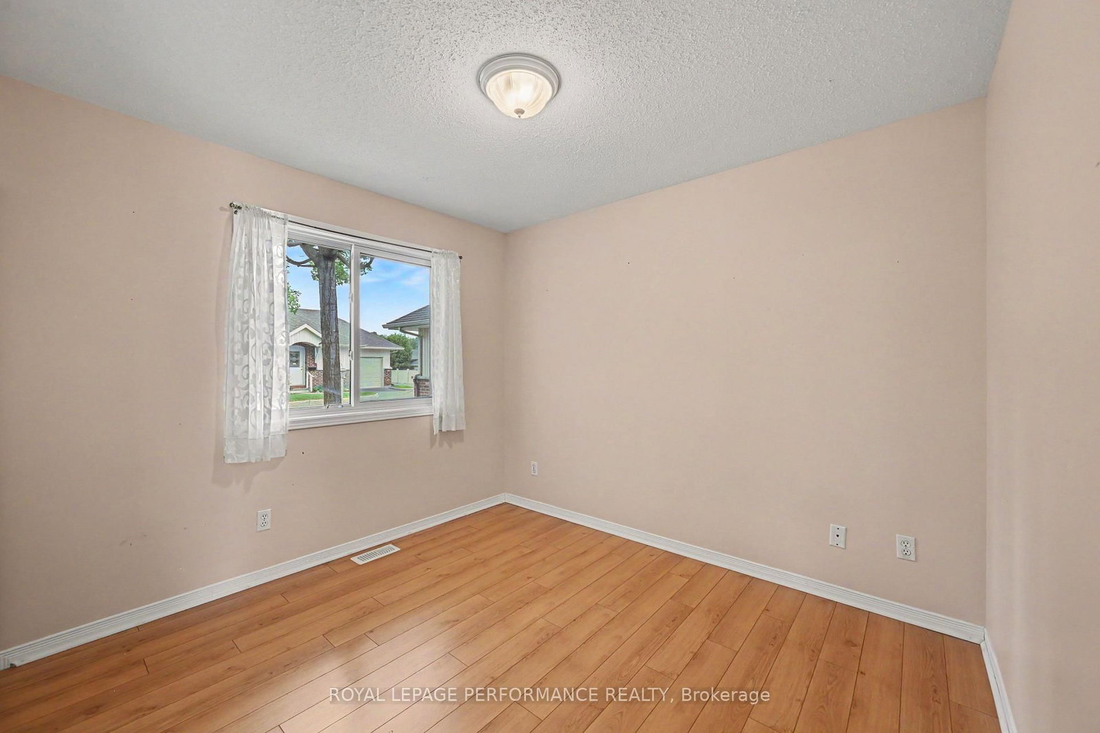 18 Daphne Crescent • Ottawa, ON photo 20