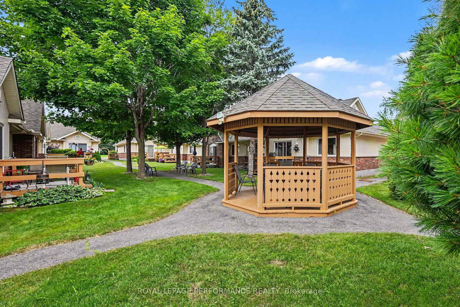 18 Daphne Crescent • Ottawa, ON photo 27