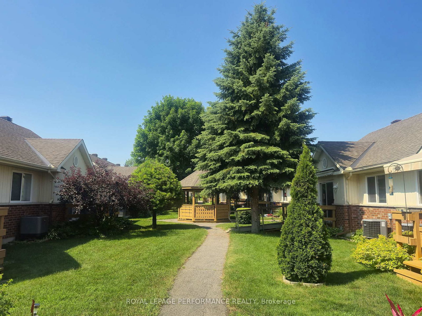 18 Daphne Crescent • Ottawa, ON photo 28