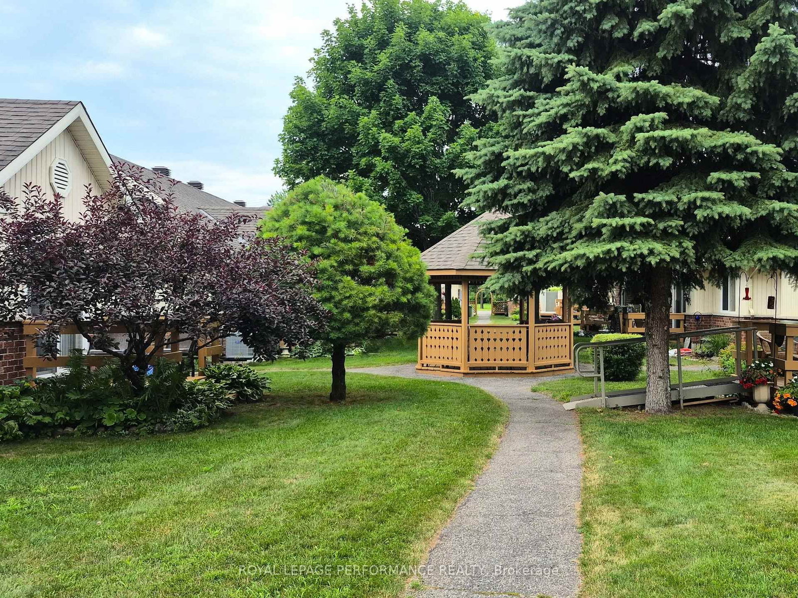 18 Daphne Crescent • Ottawa, ON photo 29