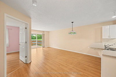 18 Daphne Crescent • Ottawa, ON photo 3