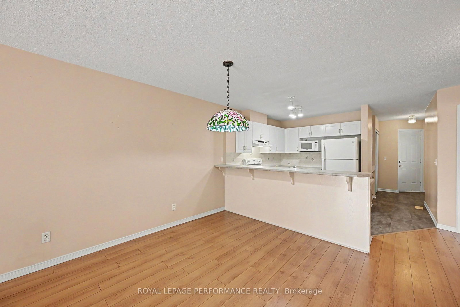 18 Daphne Crescent • Ottawa, ON photo 6