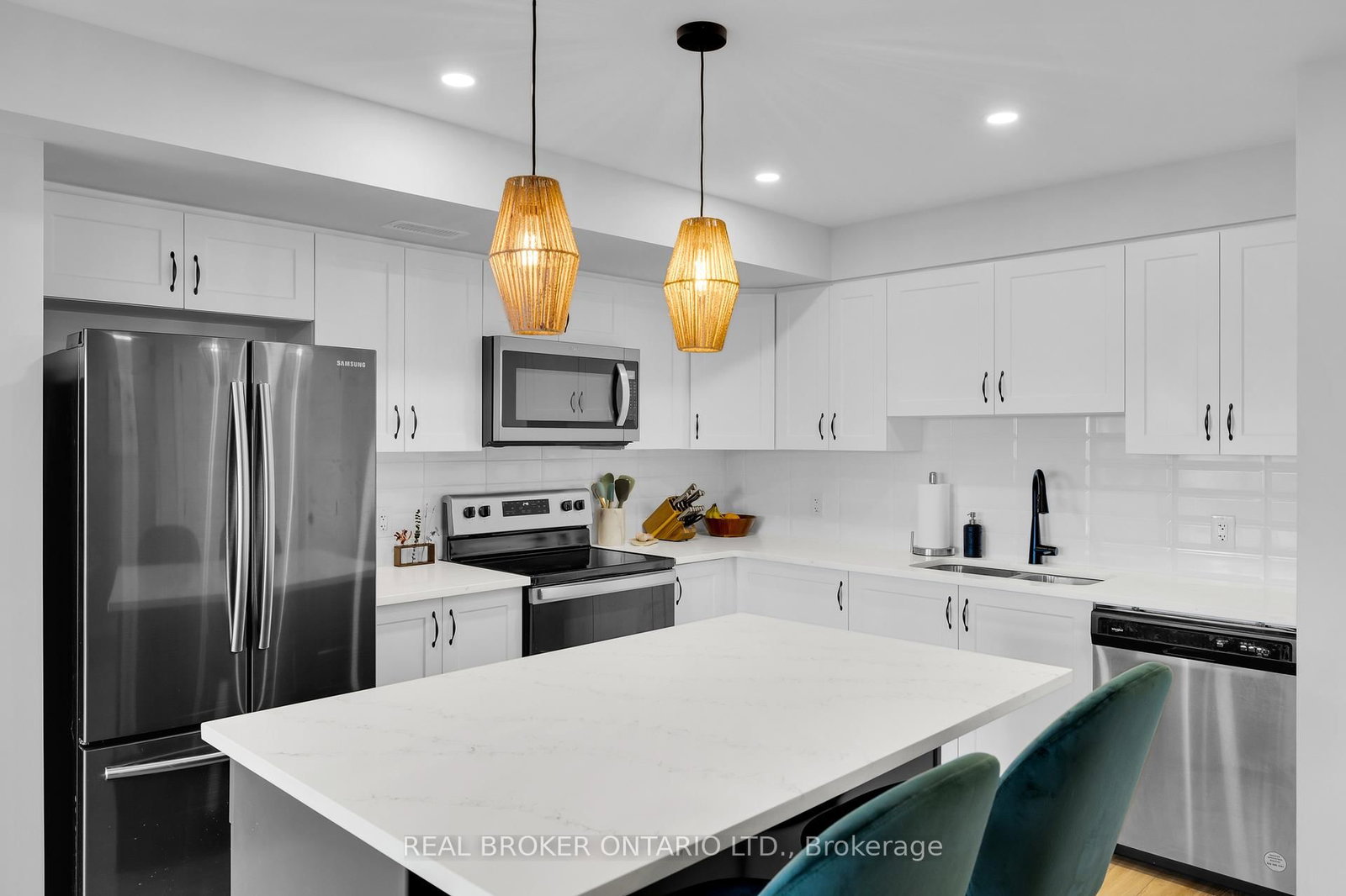 405 Pilot Private • Ottawa, ON photo 9