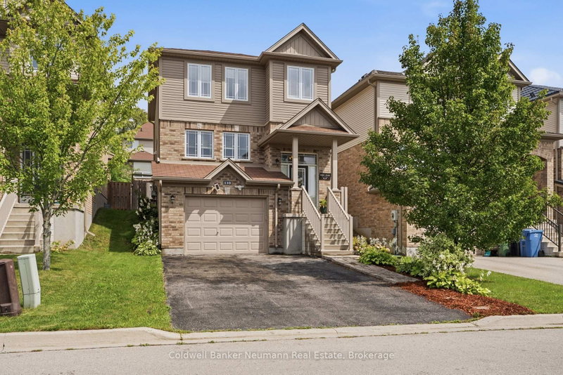 110 Oakes Crescent