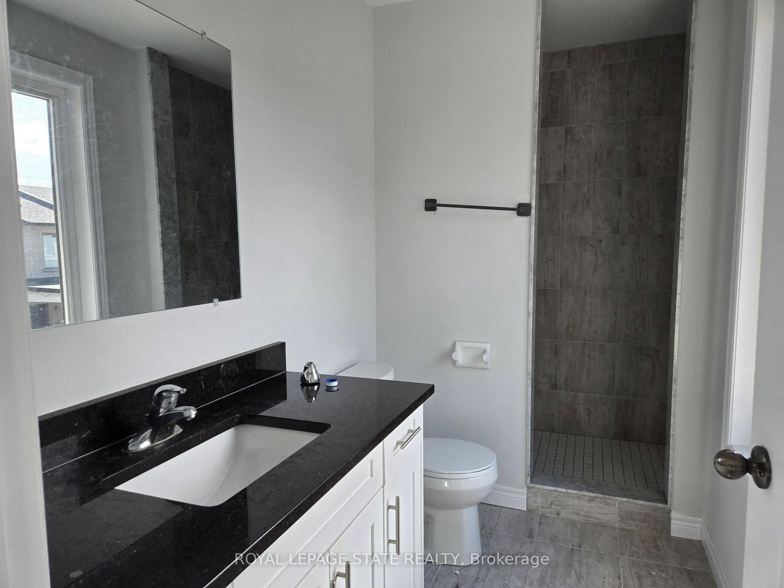 28 Alayche Trail • Welland, ON photo 11