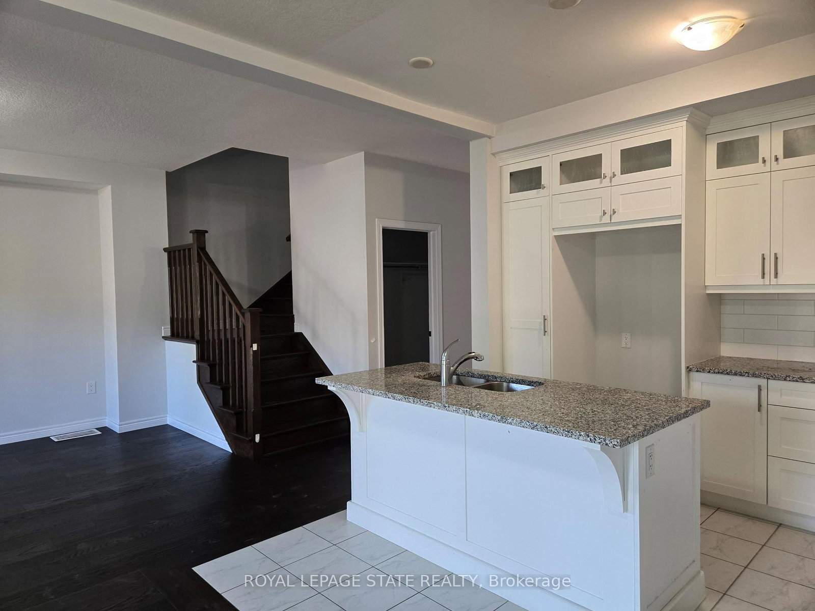 28 Alayche Trail • Welland, ON photo 6
