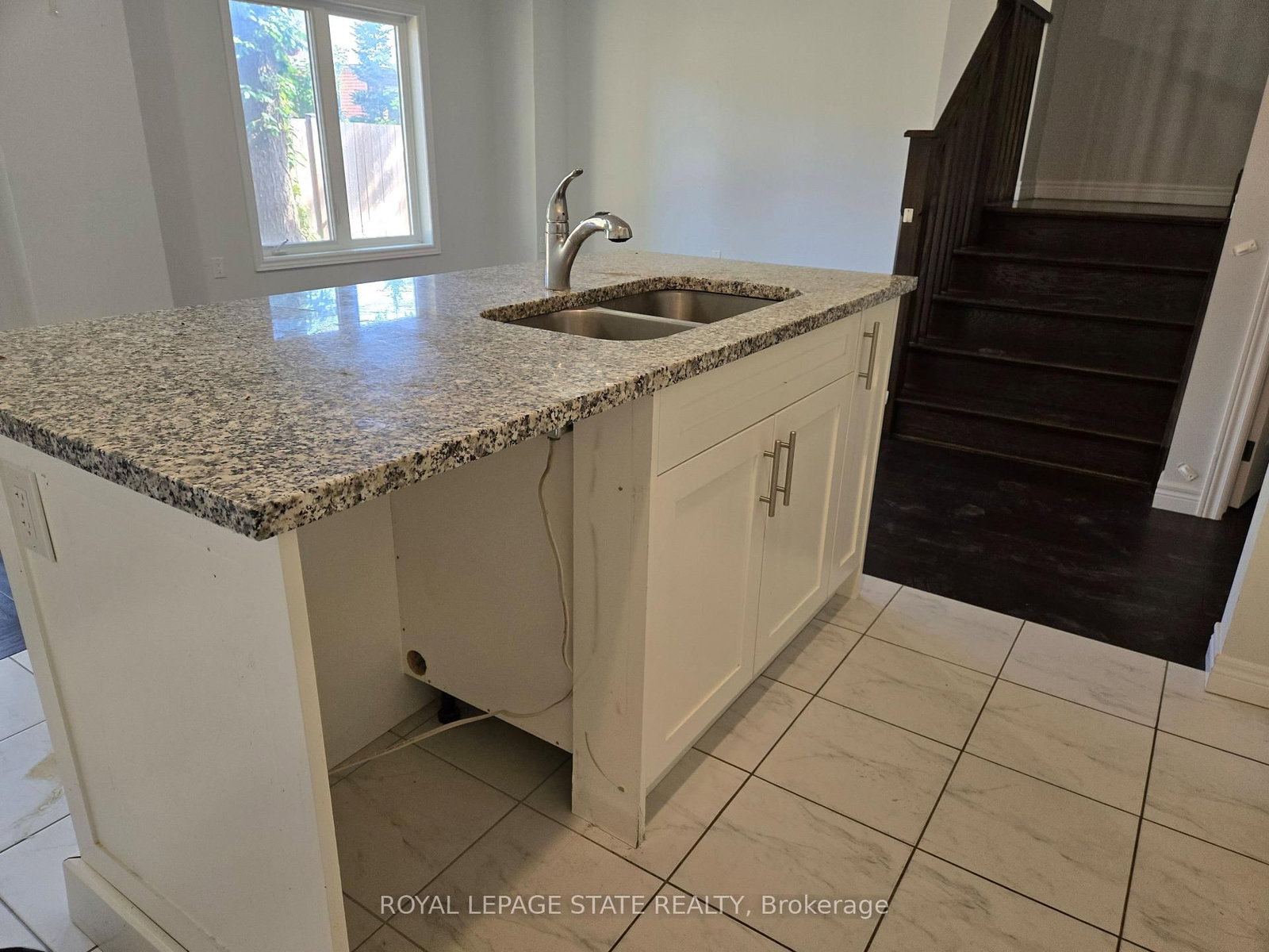 28 Alayche Trail • Welland, ON photo 8