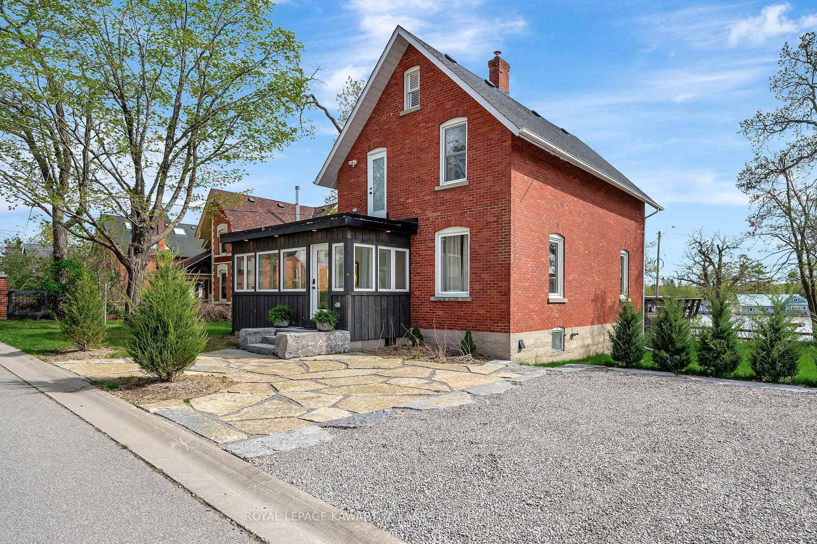 45 OAK Street • Kawartha Lakes, ON photo 1