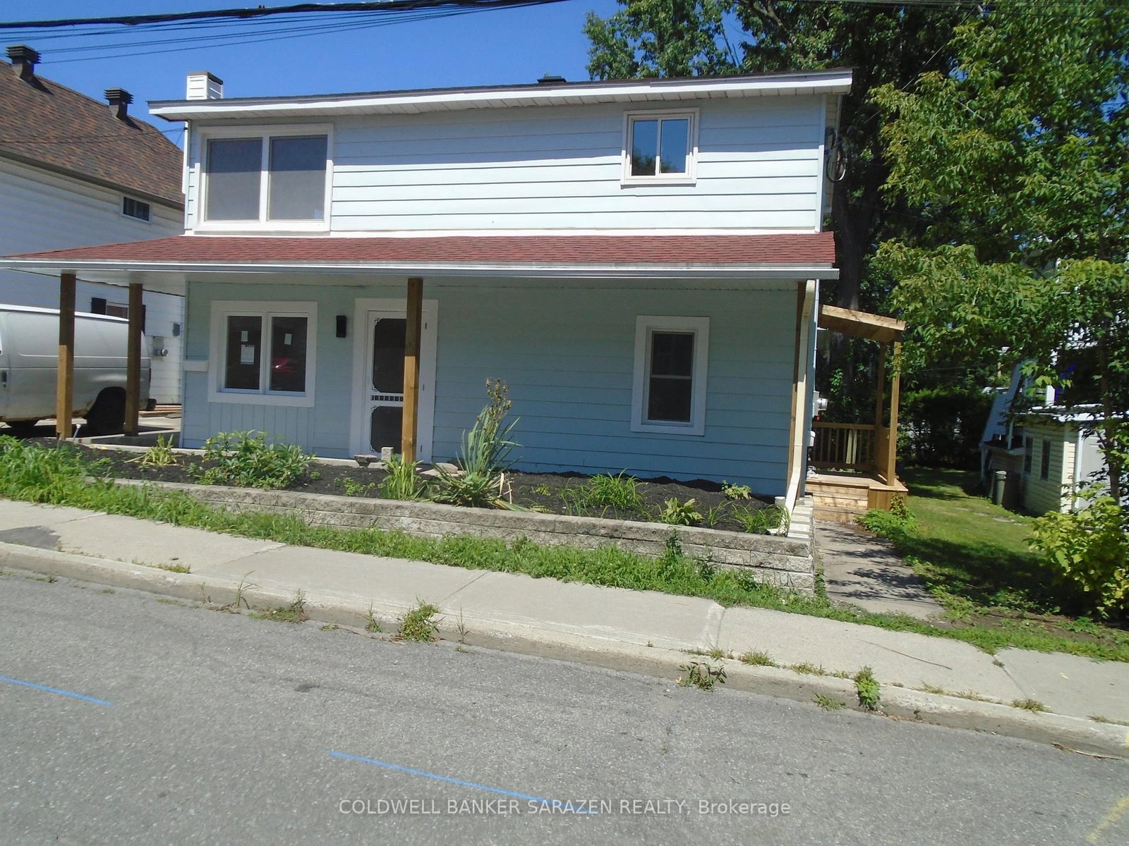 383 Montfort Street N