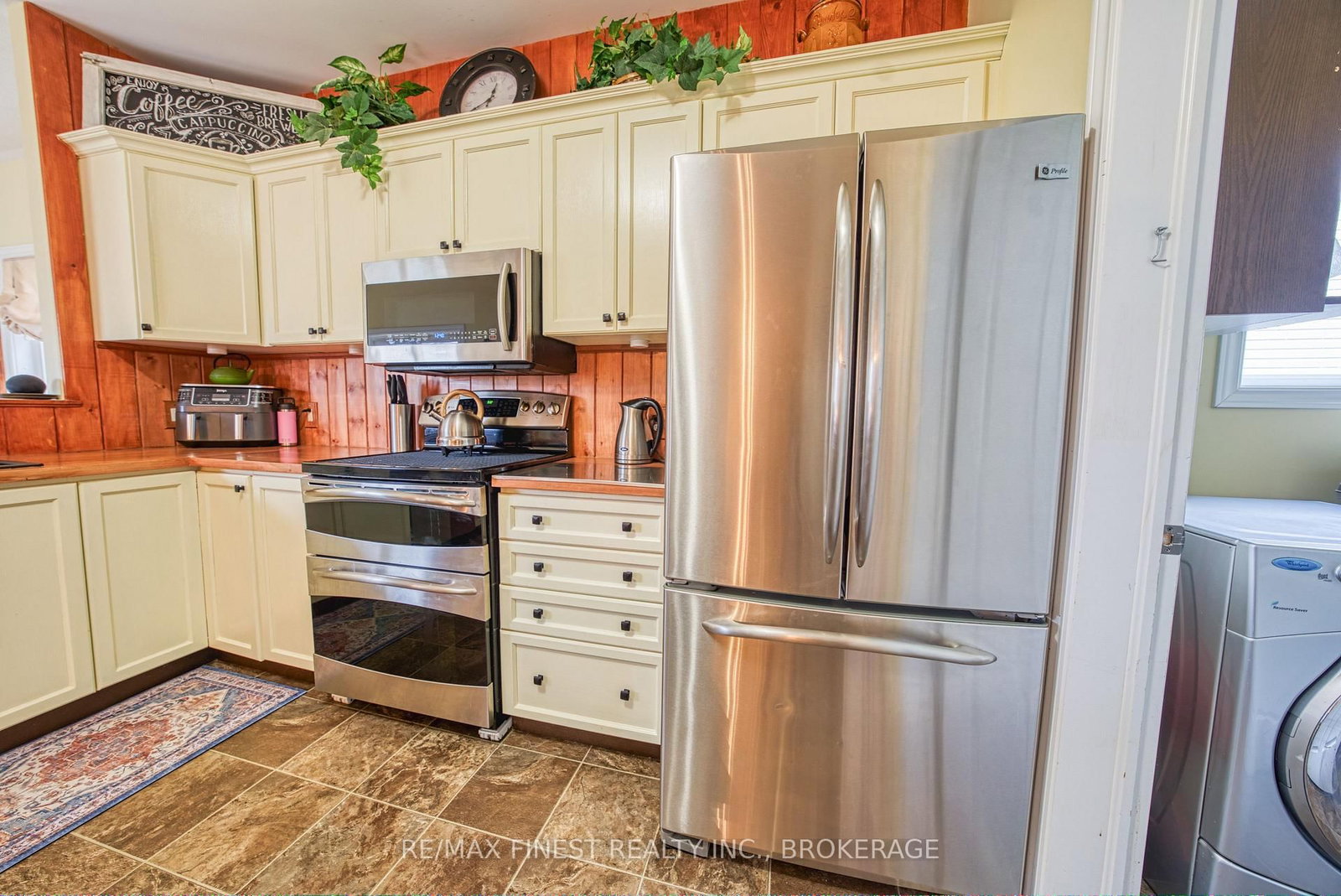 108 Mcdonough Crescent • Loyalist, ON photo 10