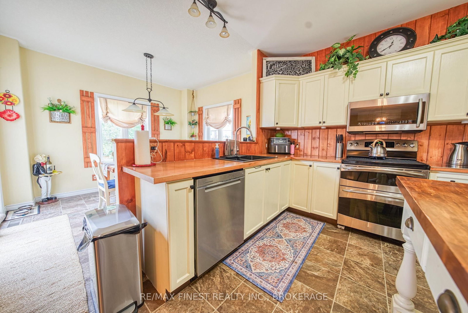 108 Mcdonough Crescent • Loyalist, ON photo 8
