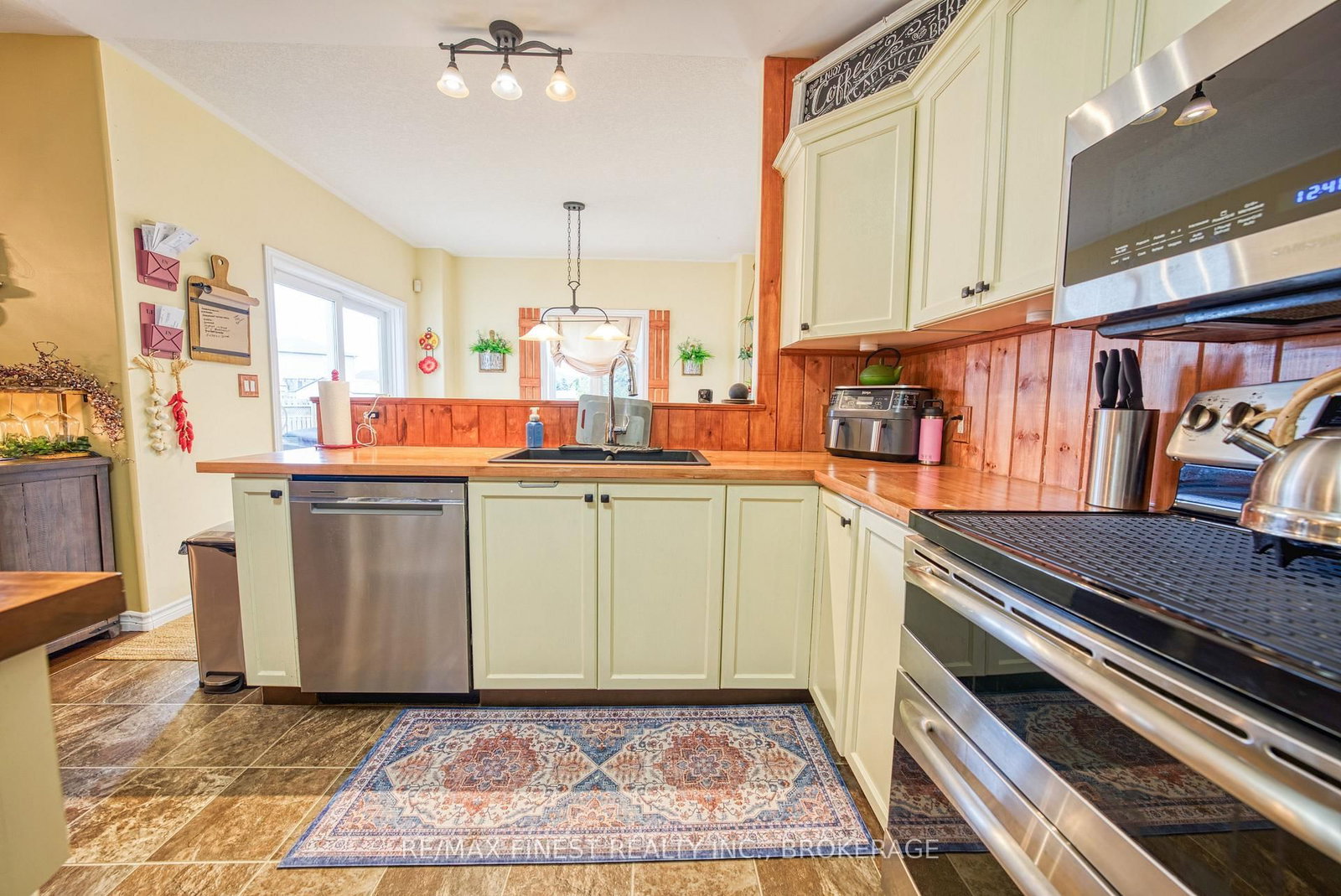 108 Mcdonough Crescent • Loyalist, ON photo 9