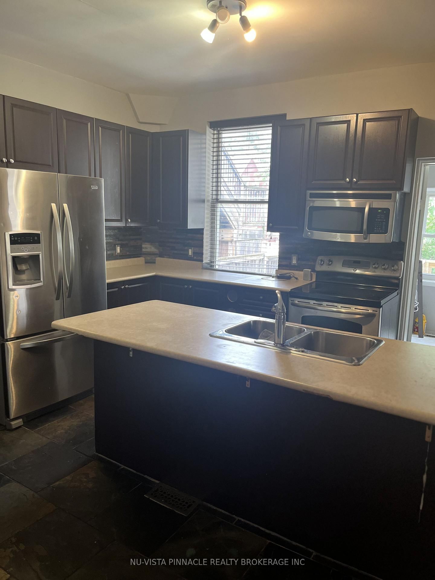 572 Oxford Street E • London East, ON photo 5