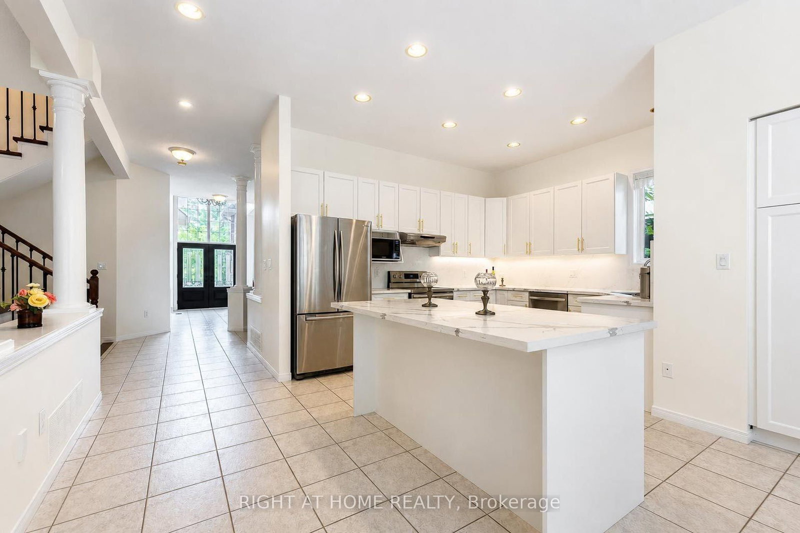 27 Thoroughbred Boulevard • Hamilton, ON photo 10