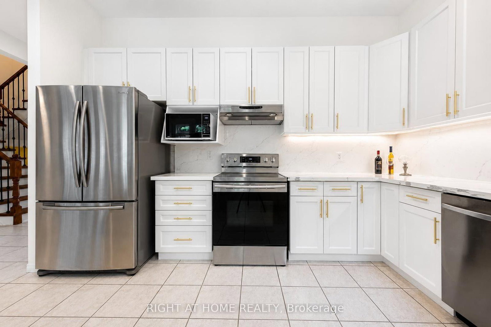 27 Thoroughbred Boulevard • Hamilton, ON photo 11